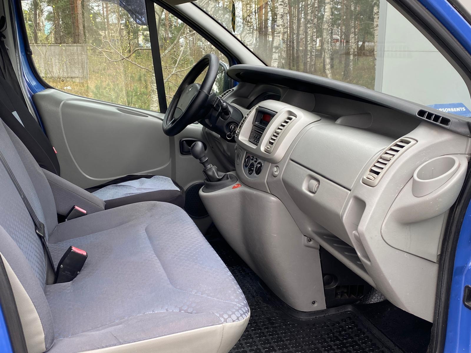 Renault Trafic Passenger 9-vietas
