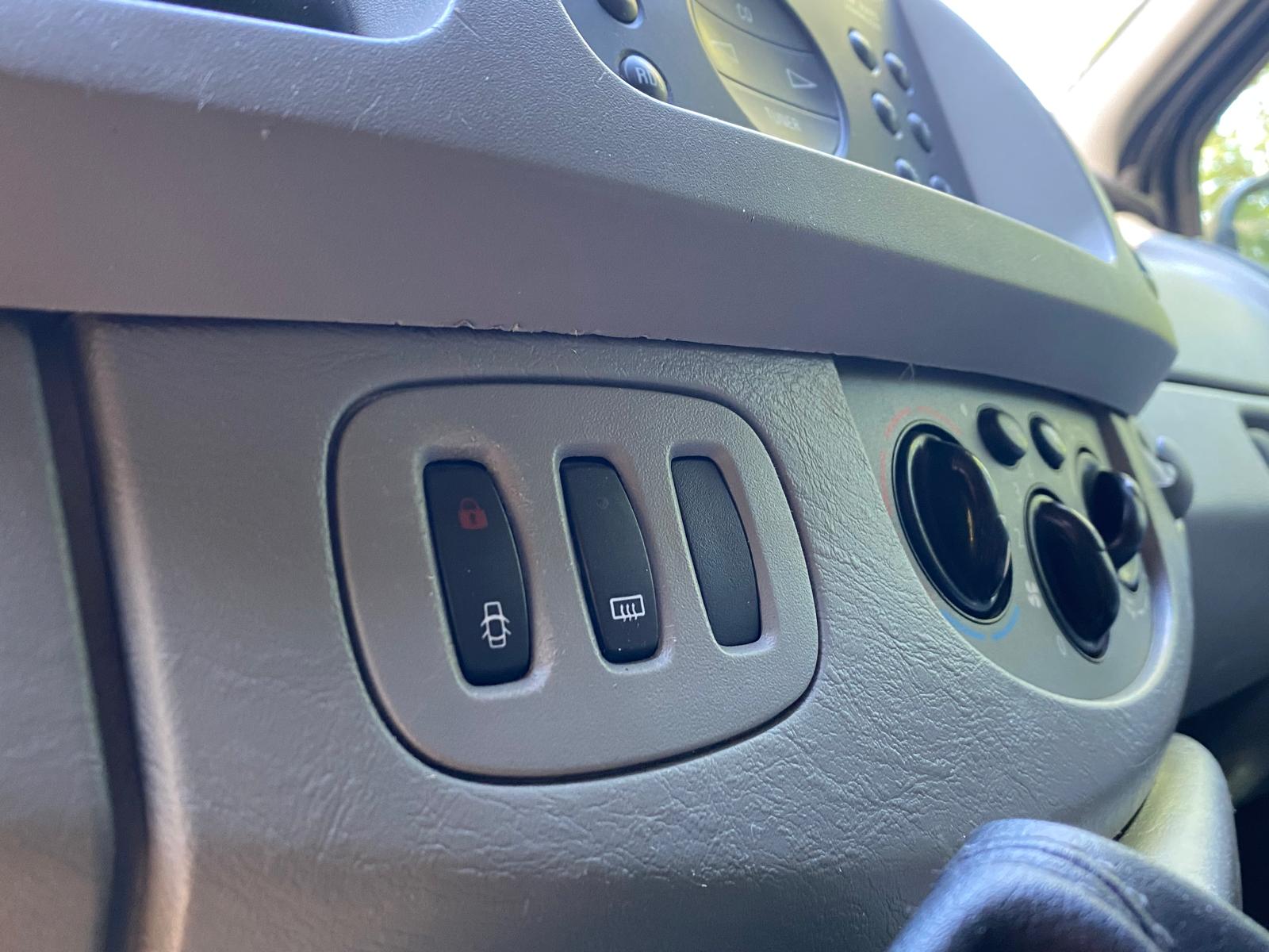 Opel Vivaro kravas buss 3-vietas
