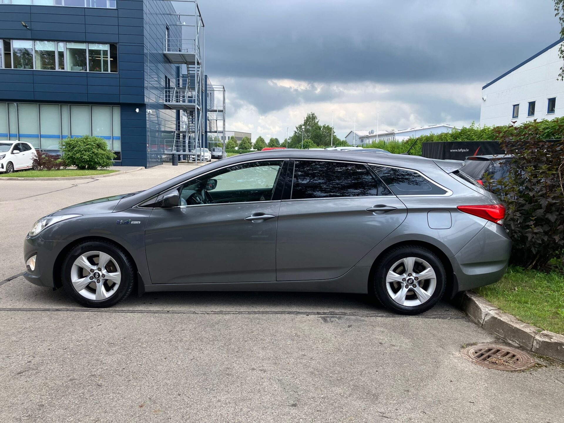 Hyundai i40 blue