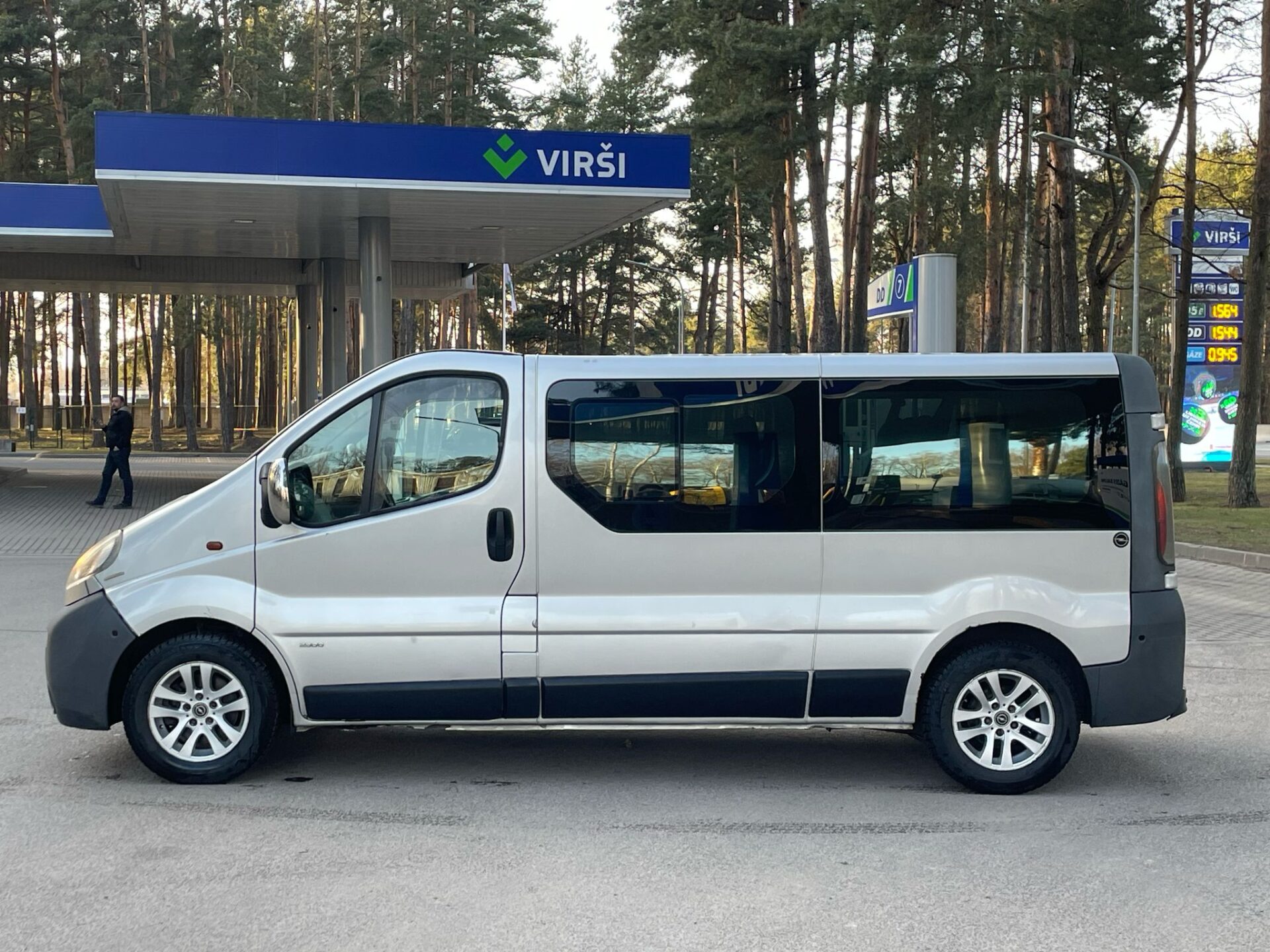 OPEL VIVARO 8-VIETAS