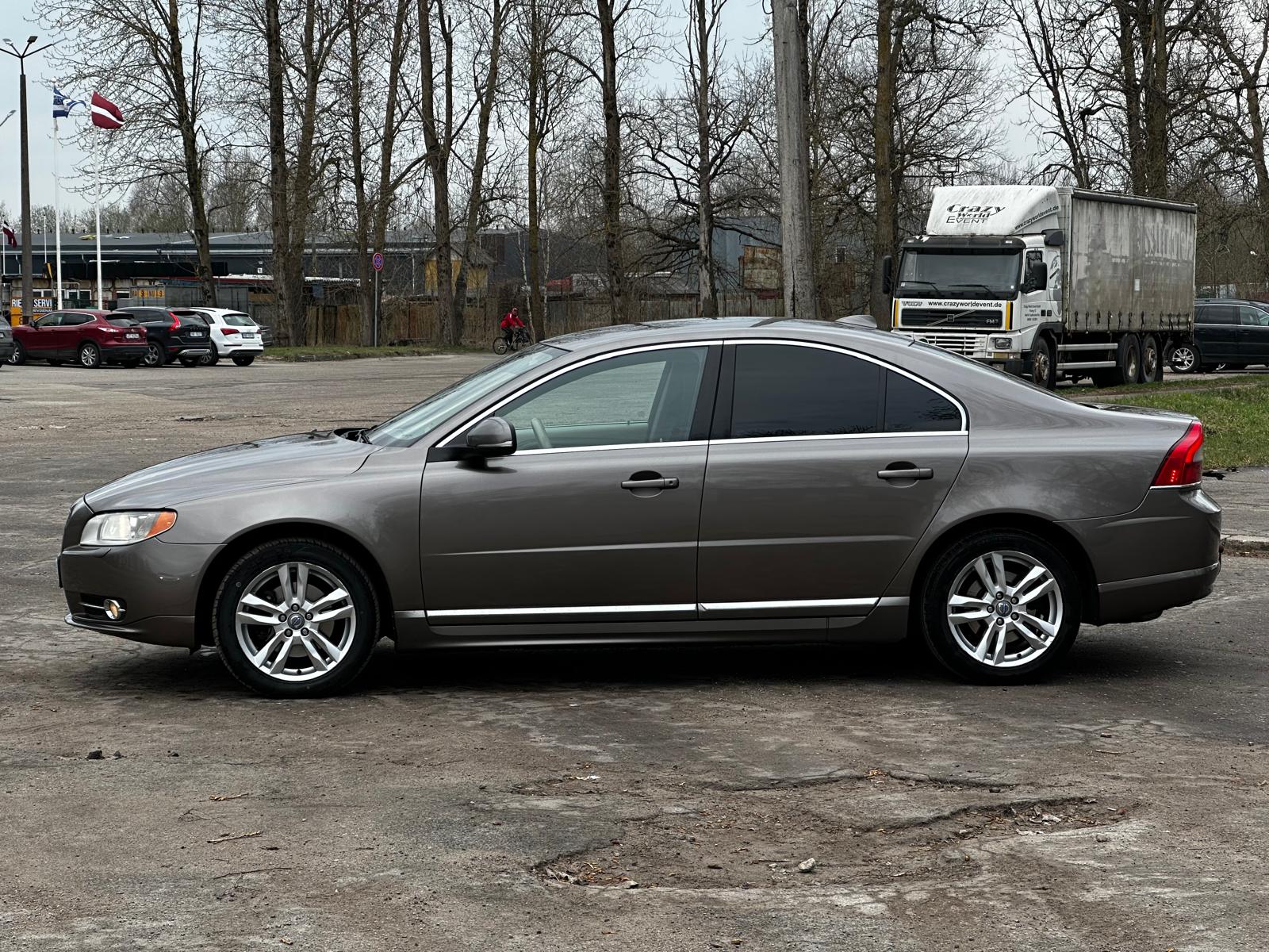 VOLVO S80
