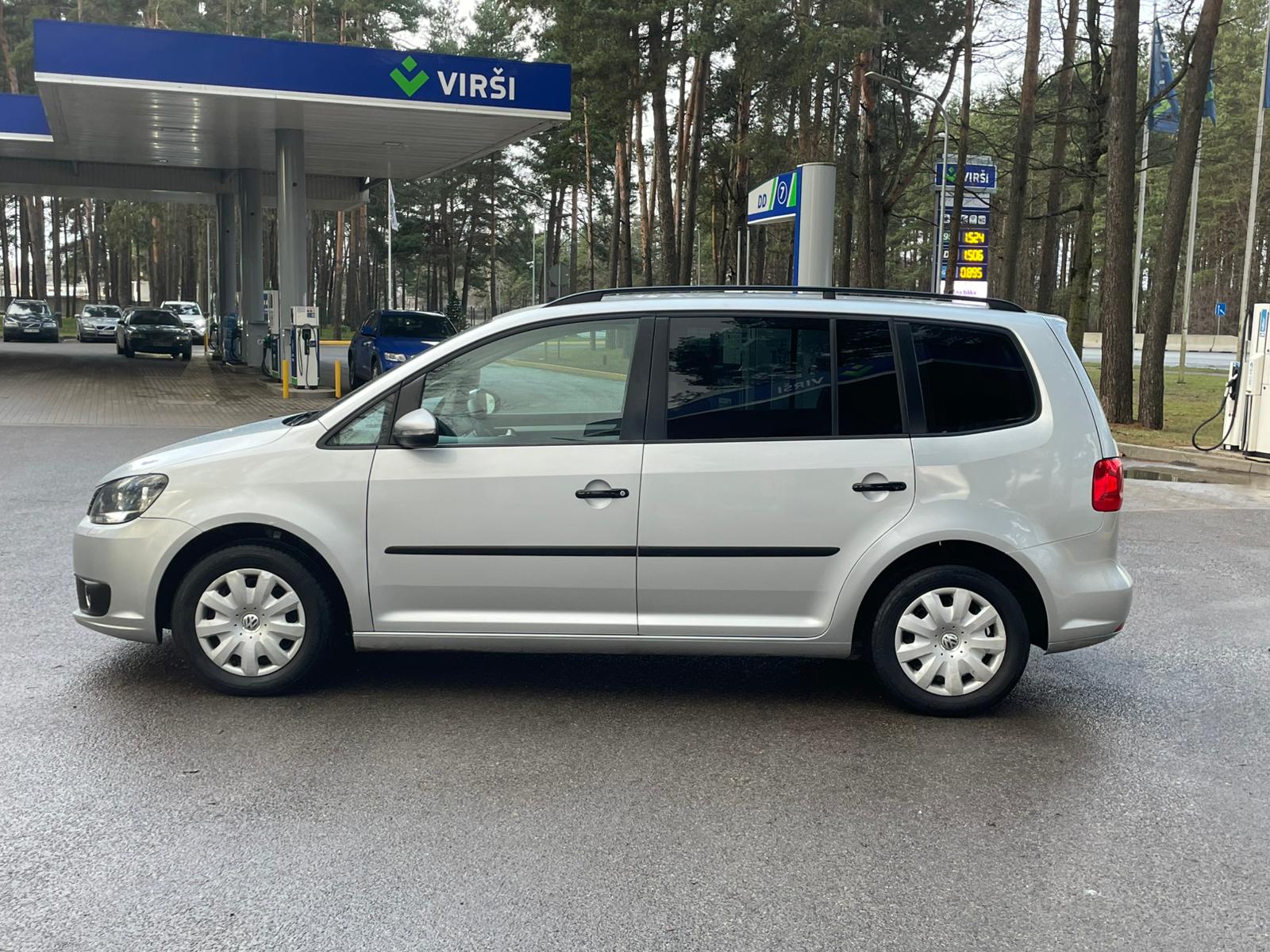 VW Touran 7-Vietīgs