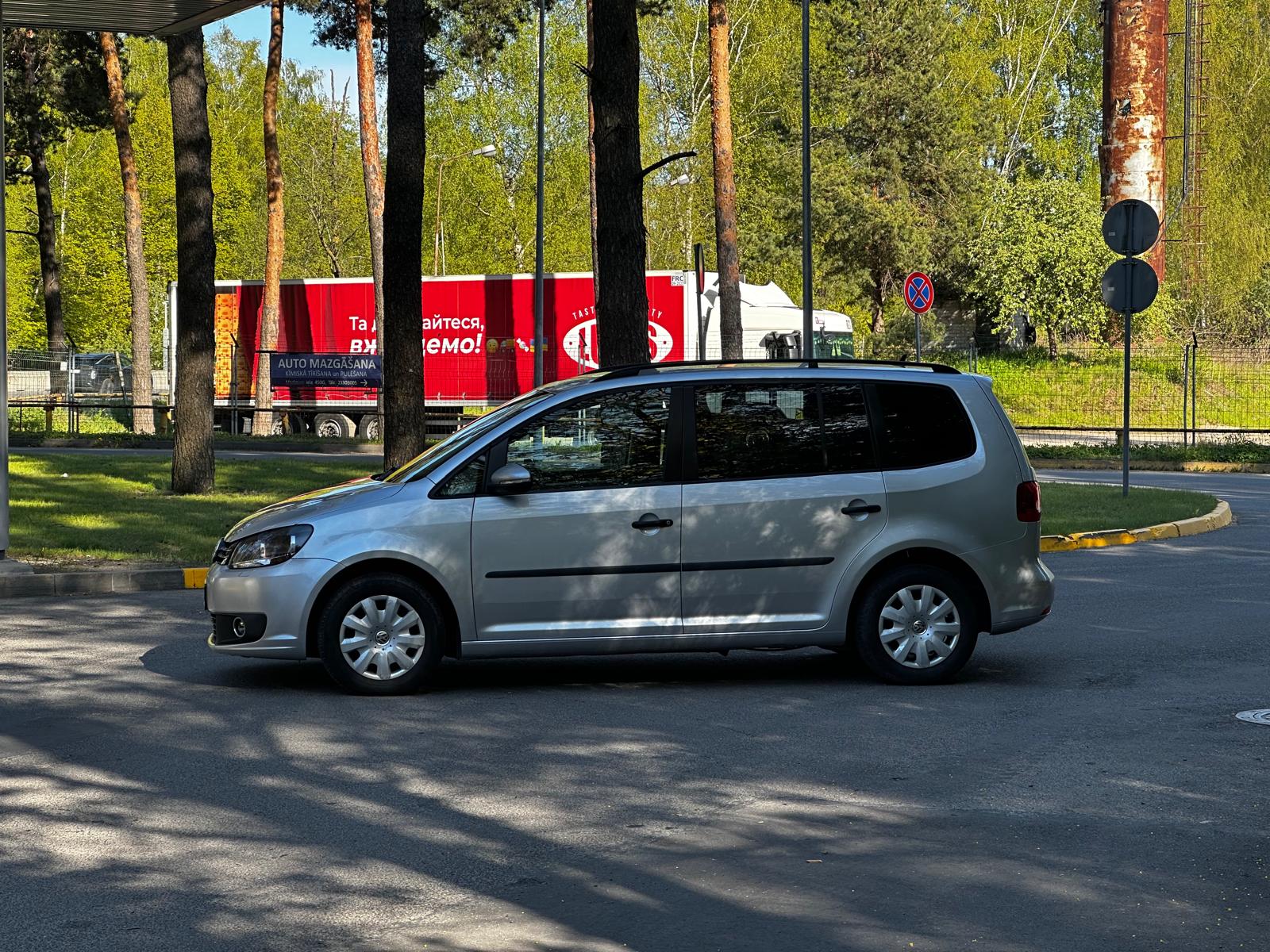 VW Touran 7-Vietīgs