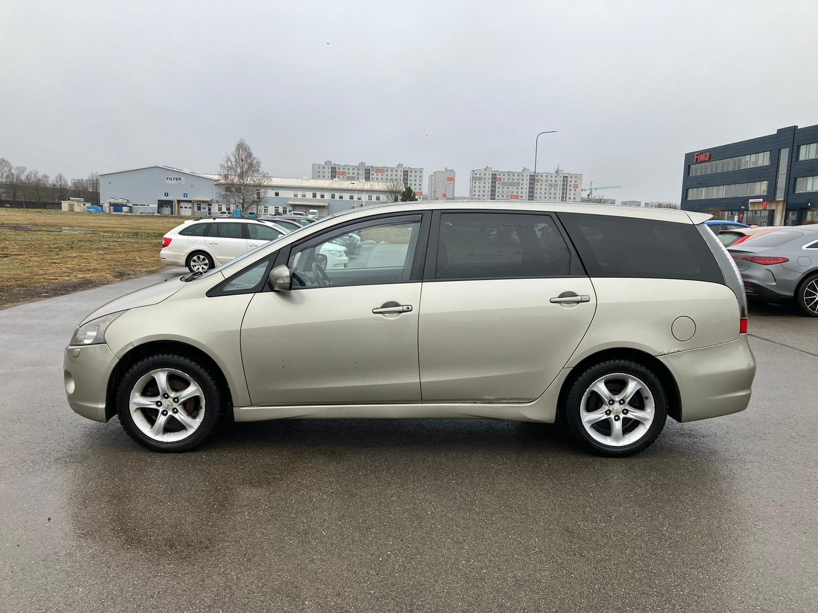 Mitsubishi Grandis 7-vietas