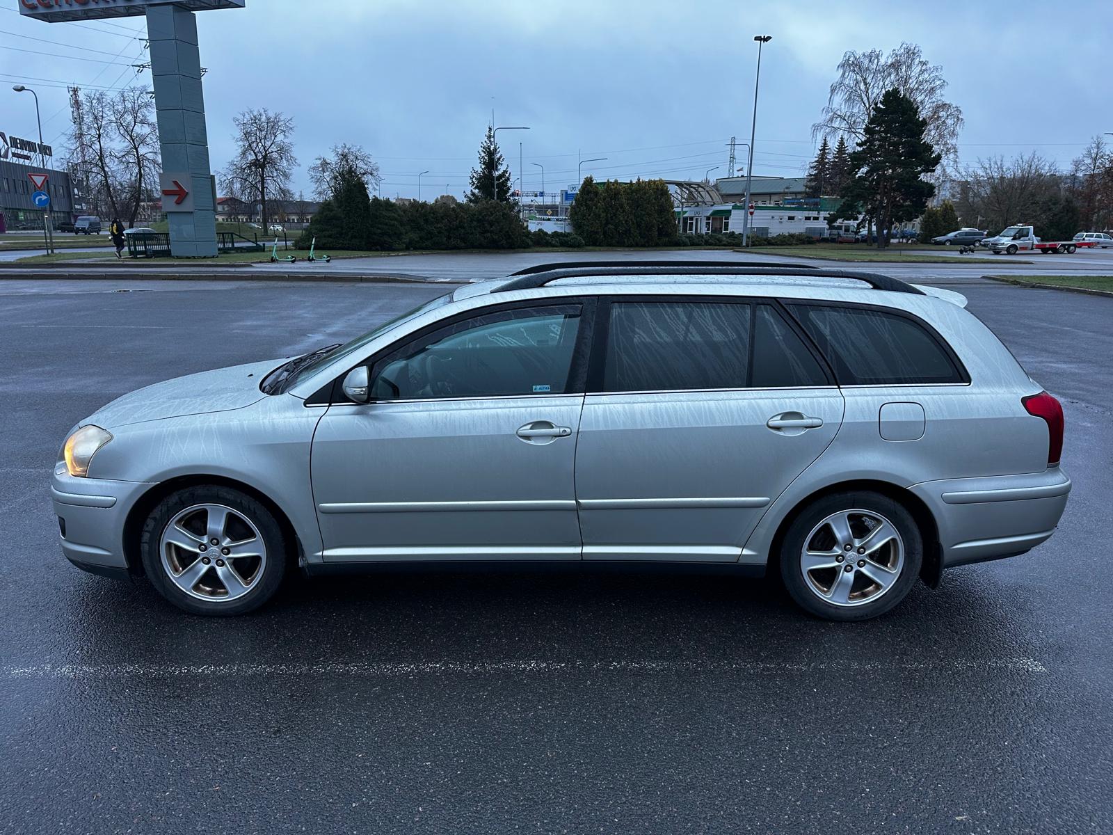 TOYOTA AVENSIS