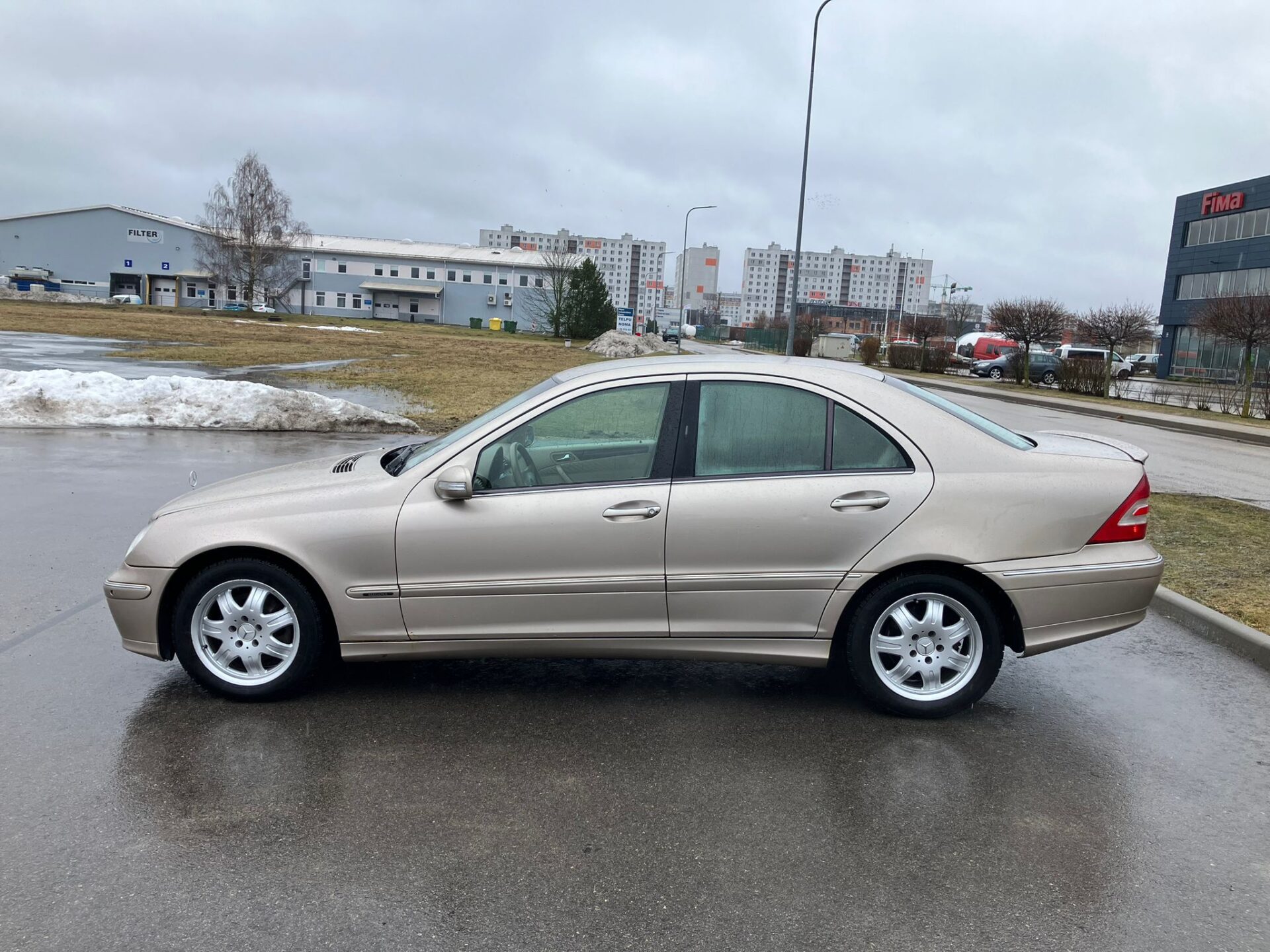 Mercedes Benz C180
