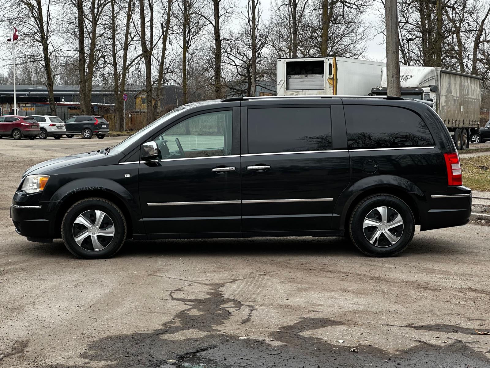Chrysler Grand Voyager Stow&go limited edition 7-vietas
