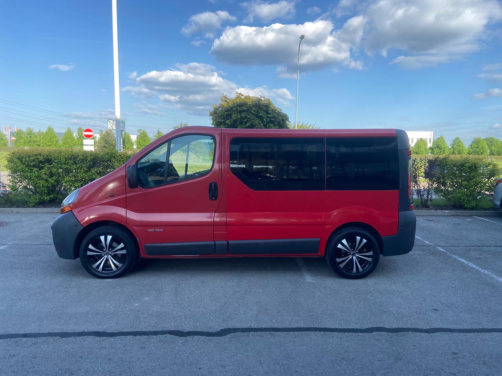 Renault Trafic 8-vietas