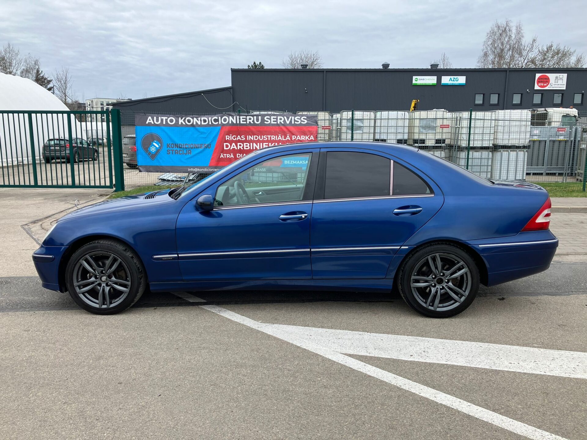 Mercedes C240