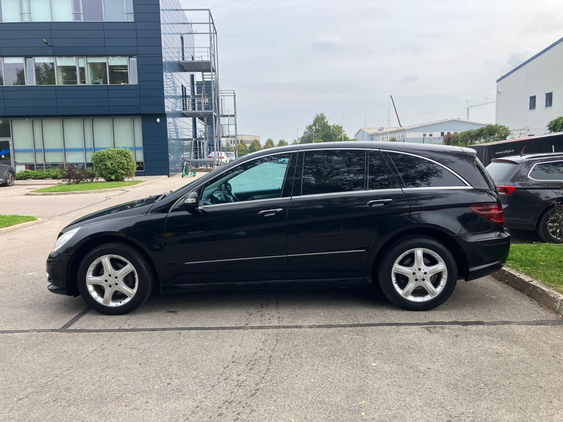 Mercedes Benz R320 7-vietas