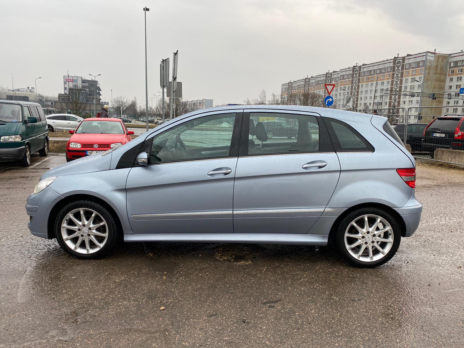 Mercedes B200