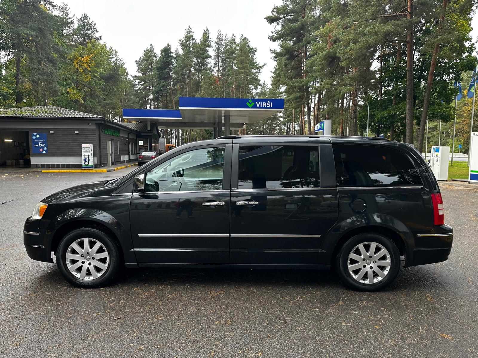 Chrysler Grand Voyager Limited Edition Stow N GO 7-vietas