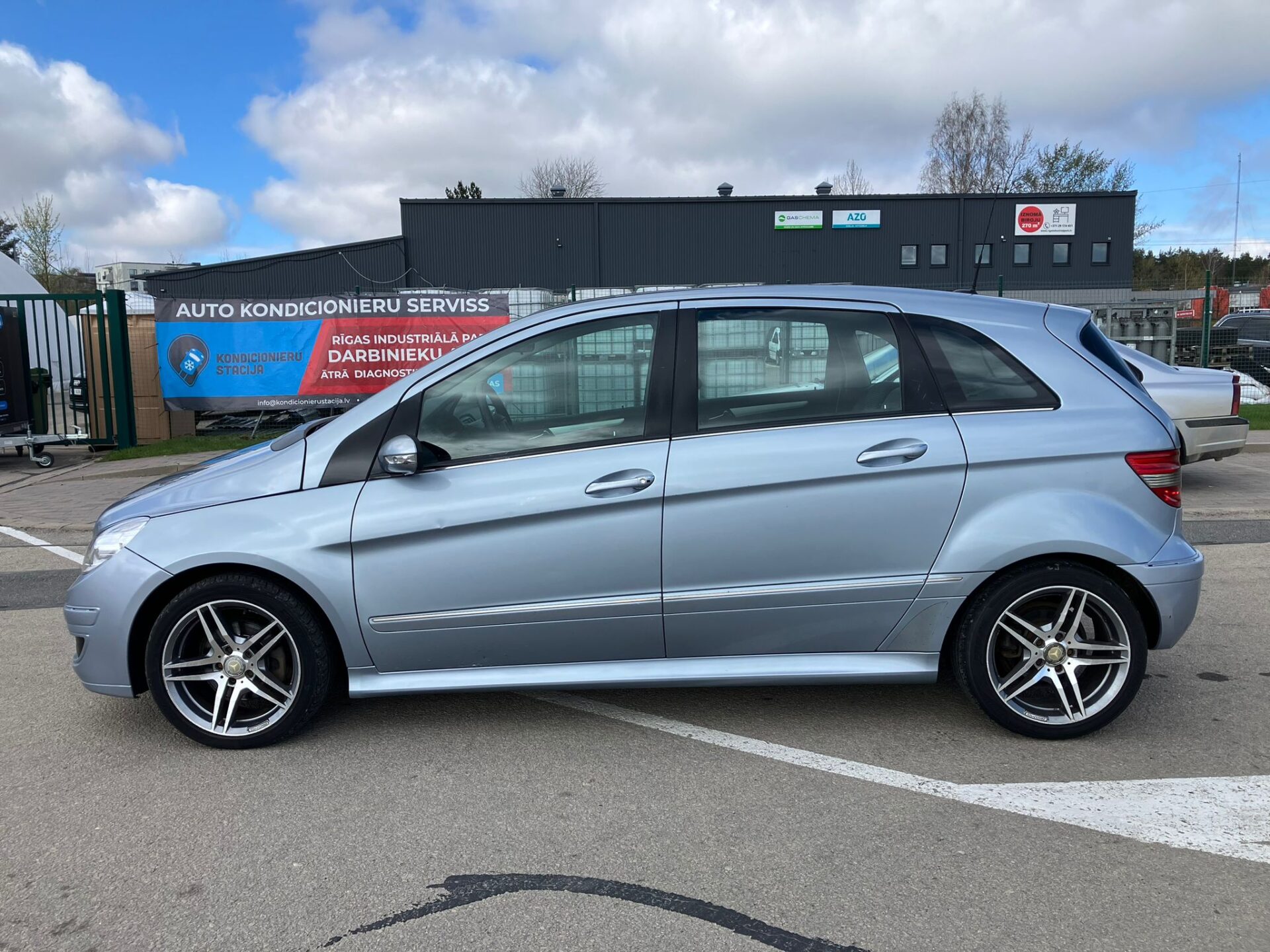 Mercedes B180