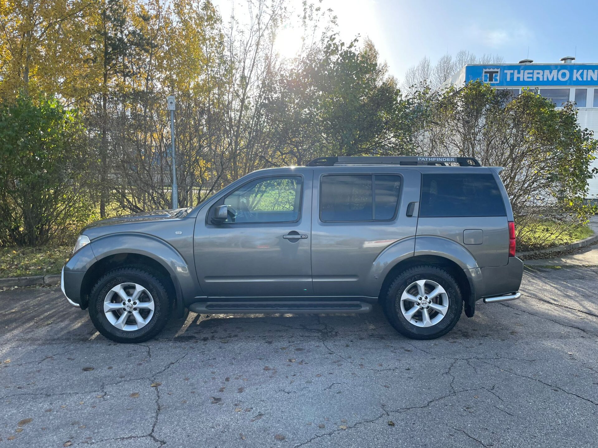 NISSAN PATHFINDER 4×4 7-vietas