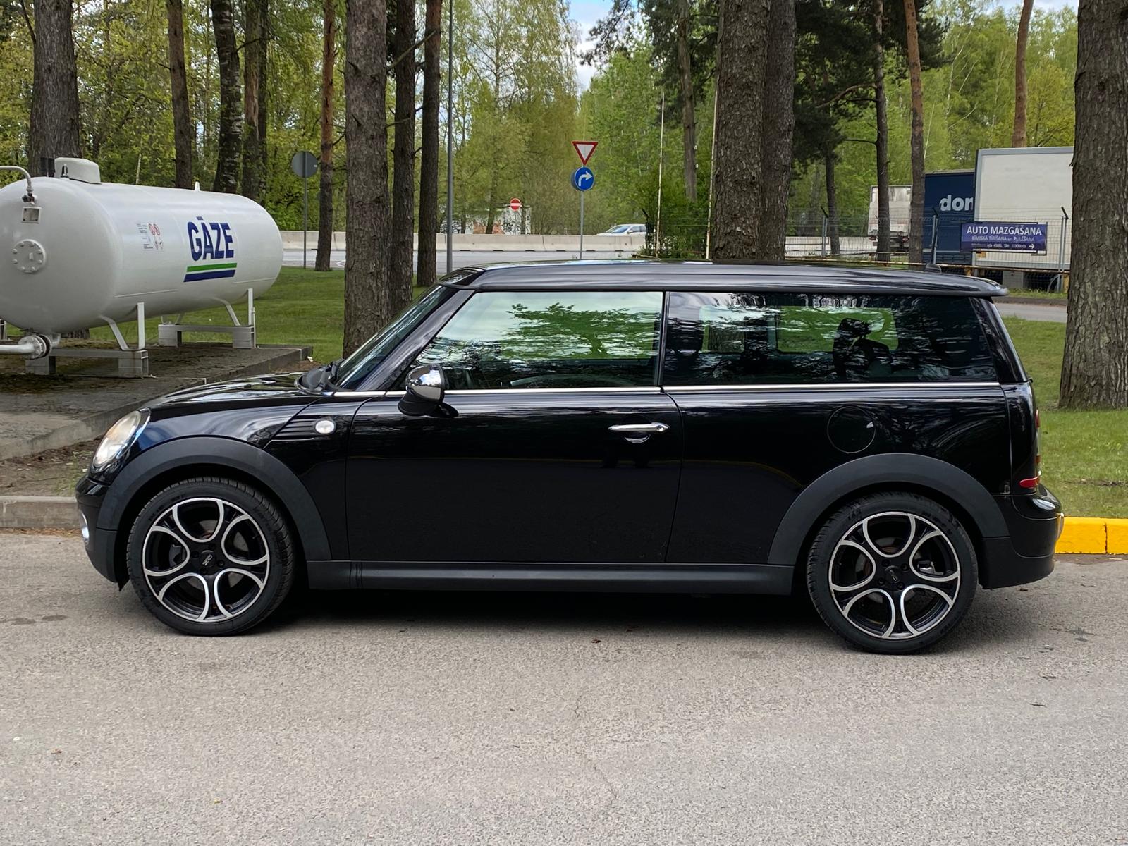 MINI COOPER CLUBMAN