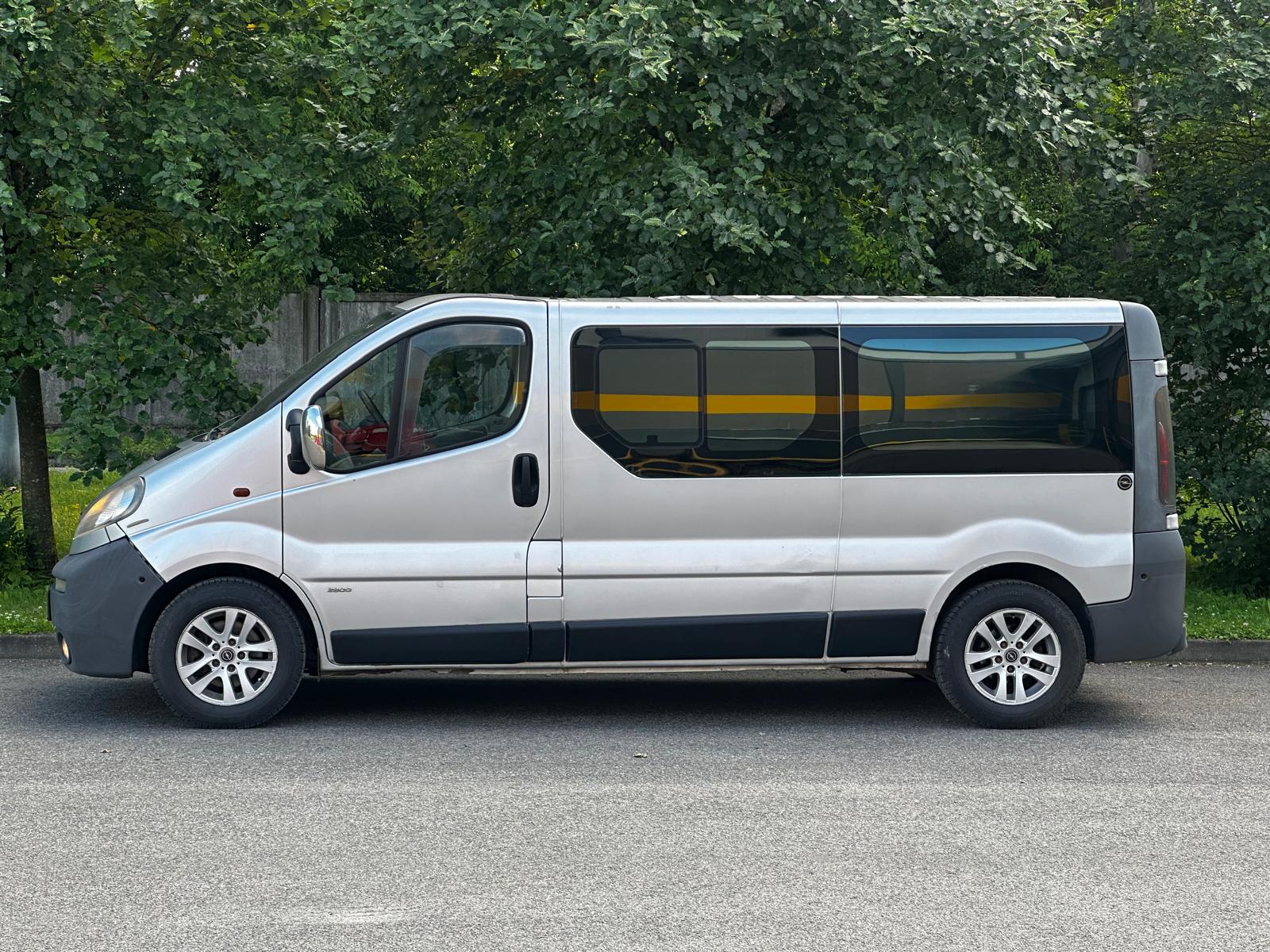 OPEL VIVARO 8-VIETAS