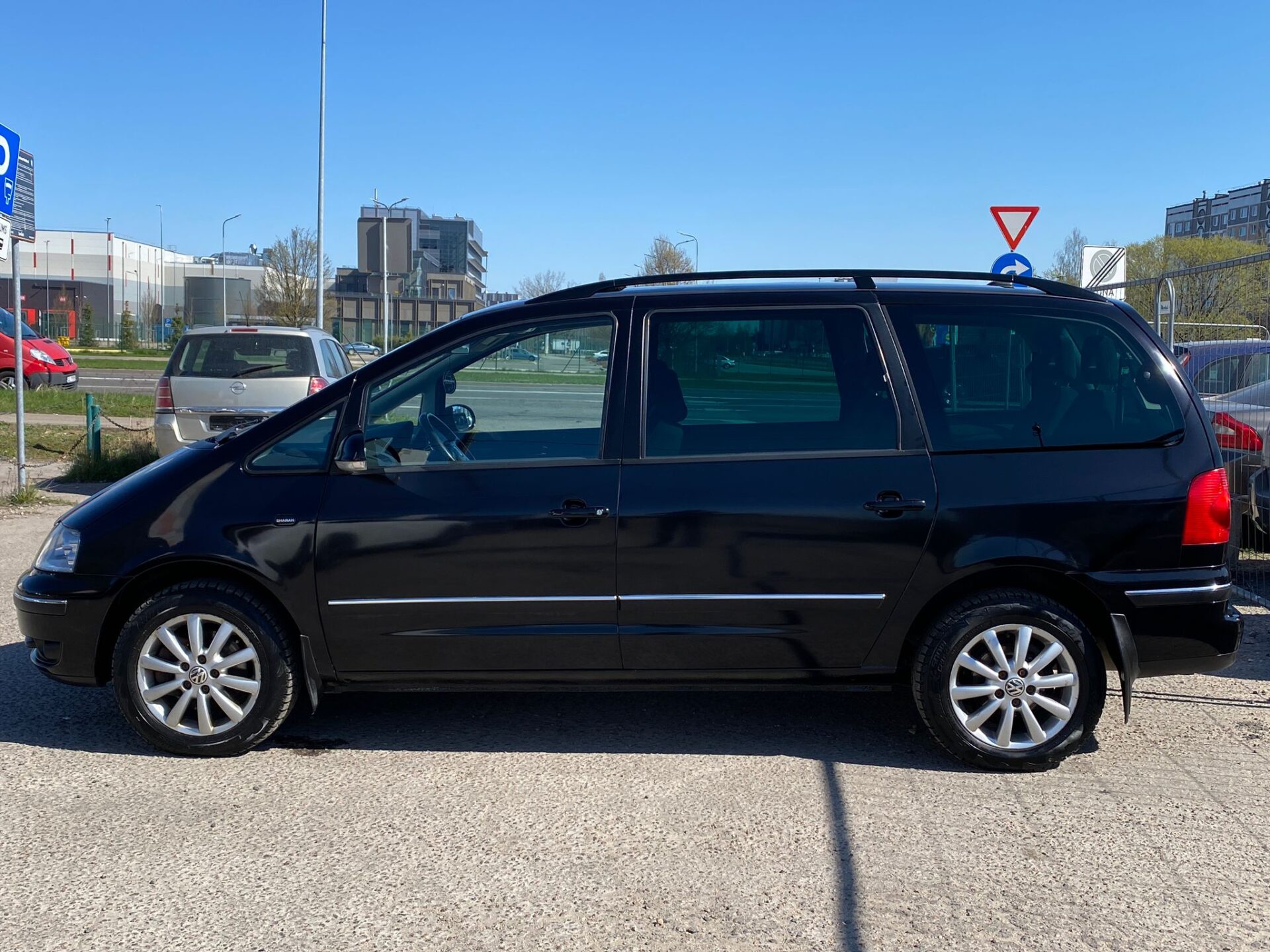 VW Sharan 7-Vietas