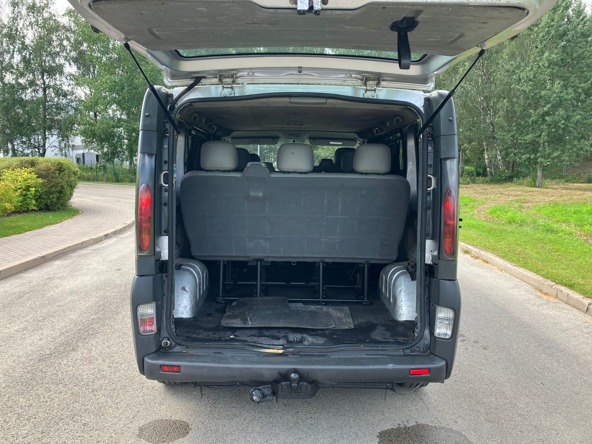 Opel Vivaro 9-vietas