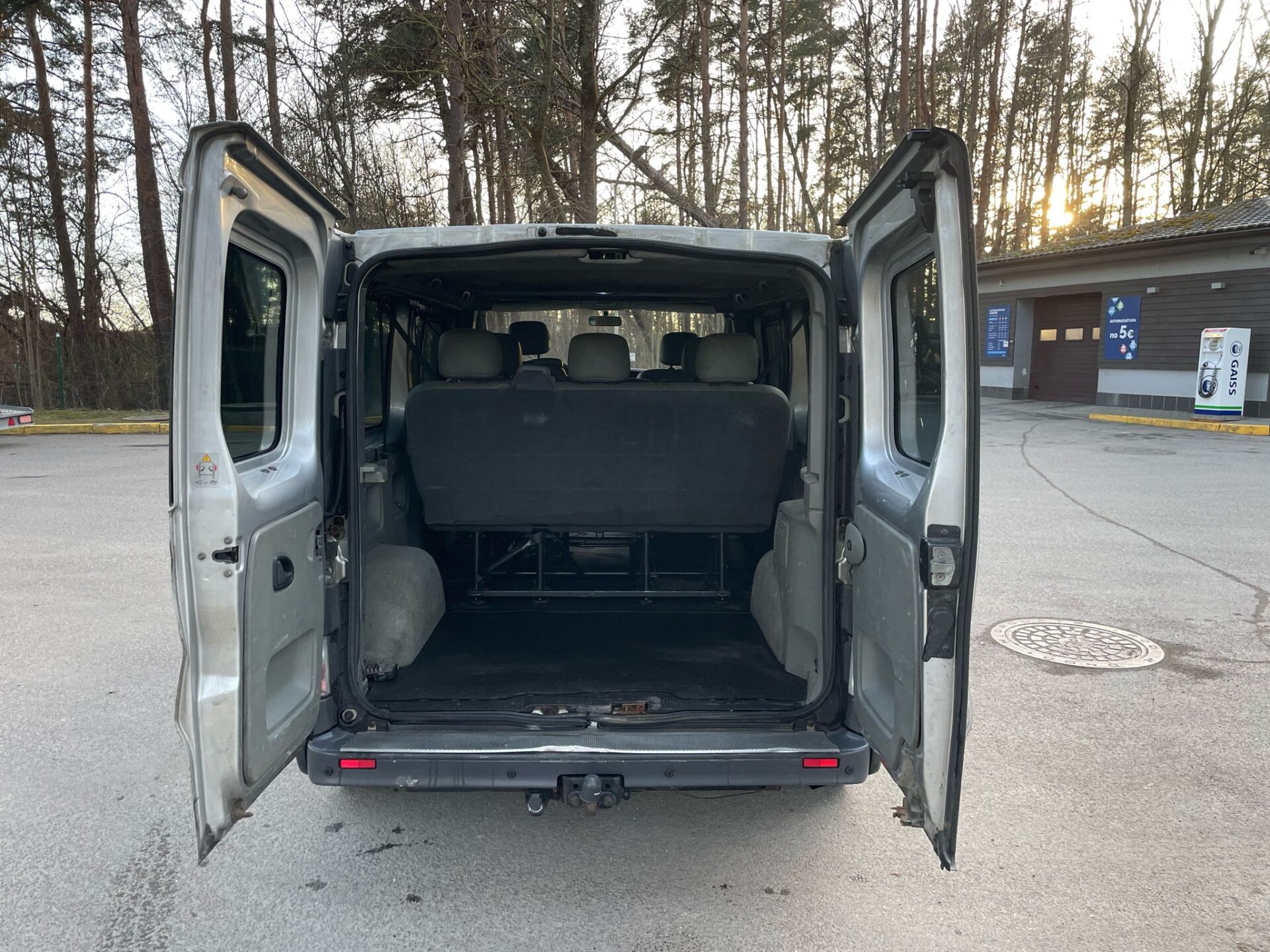 OPEL VIVARO 8-VIETAS