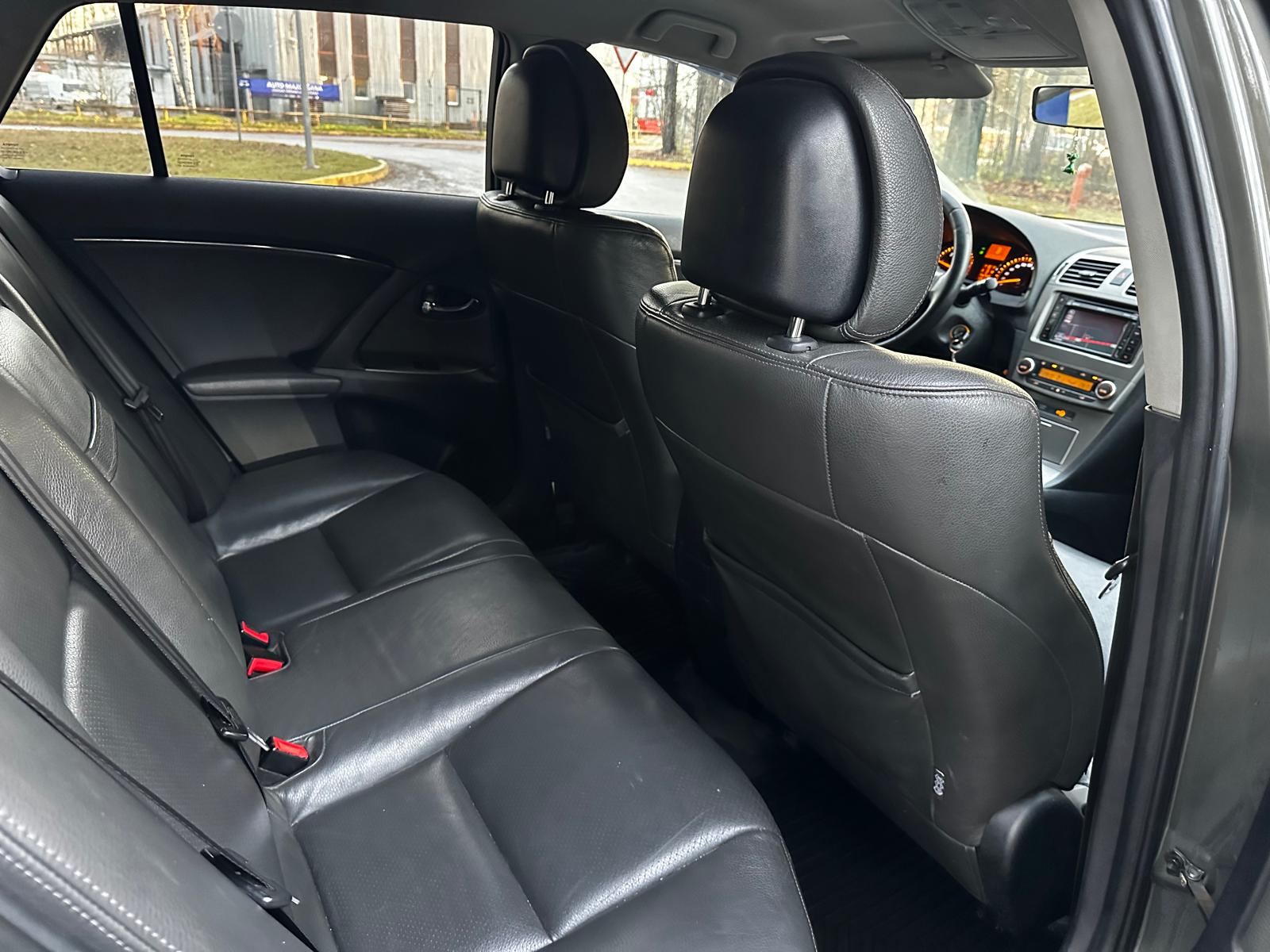 TOYOTA AVENSIS