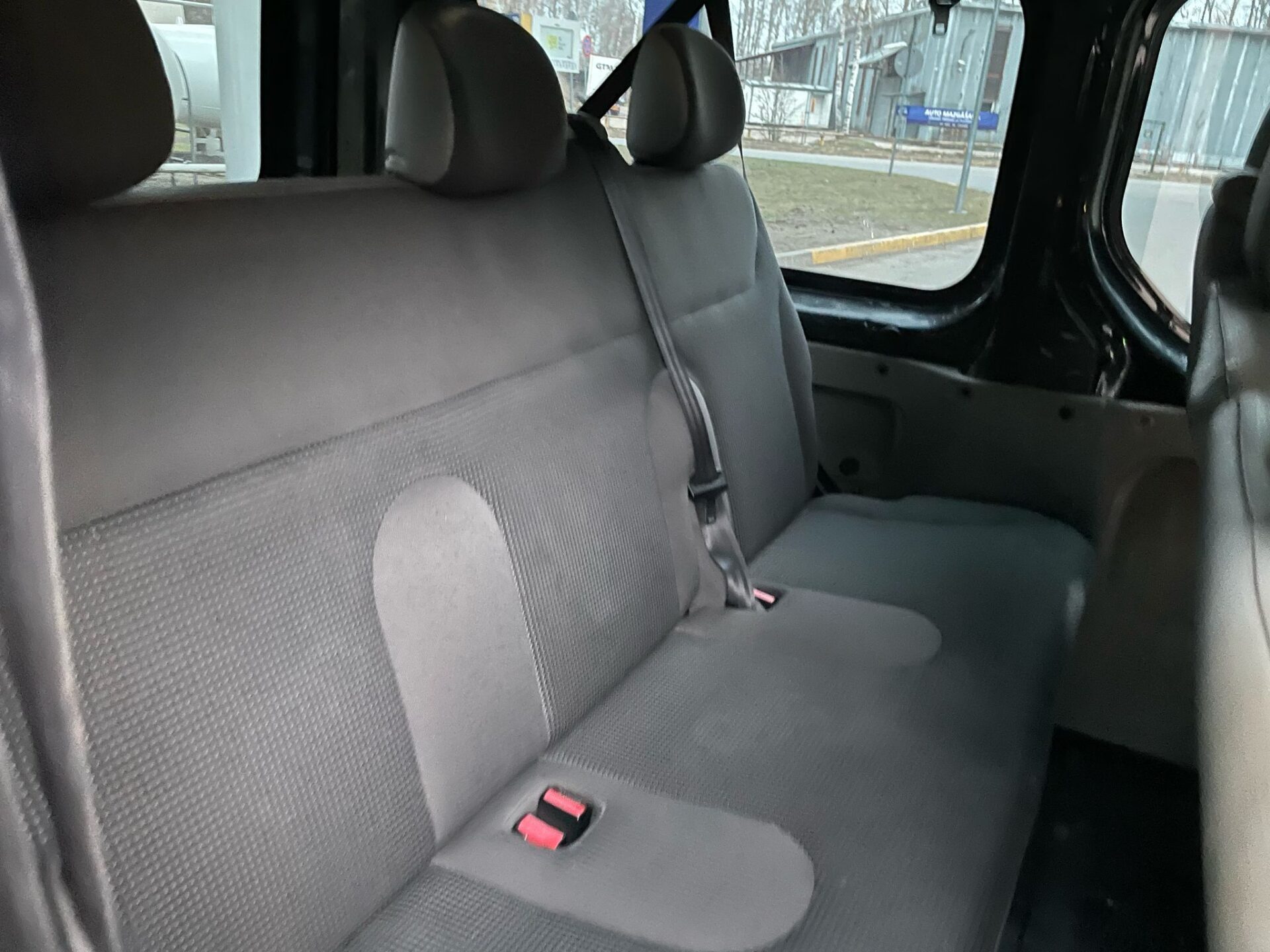 Opel Vivaro 9 vietas