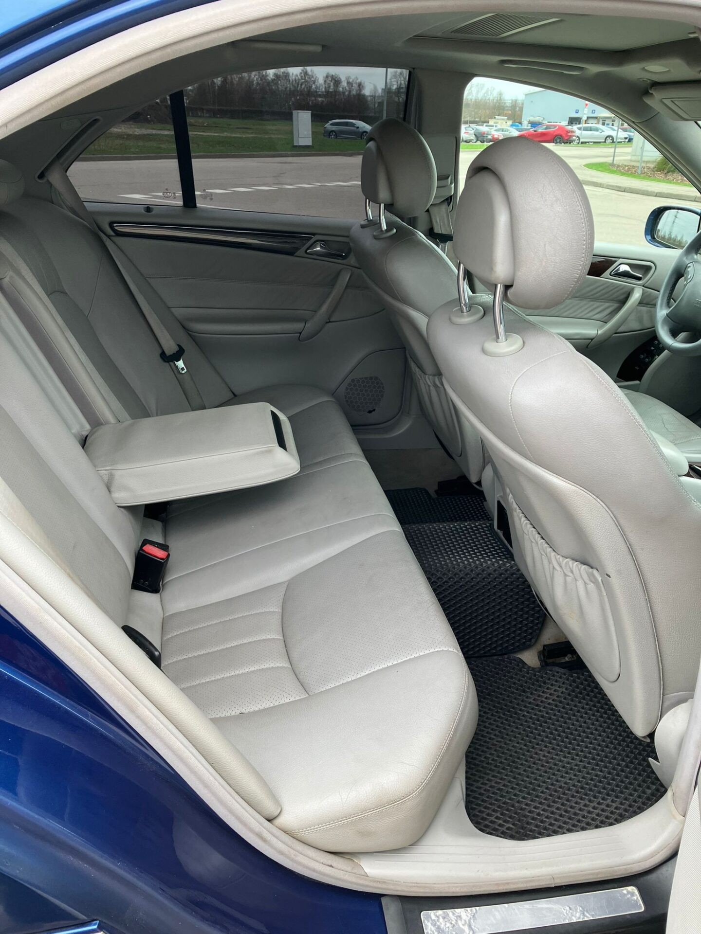 Mercedes C240