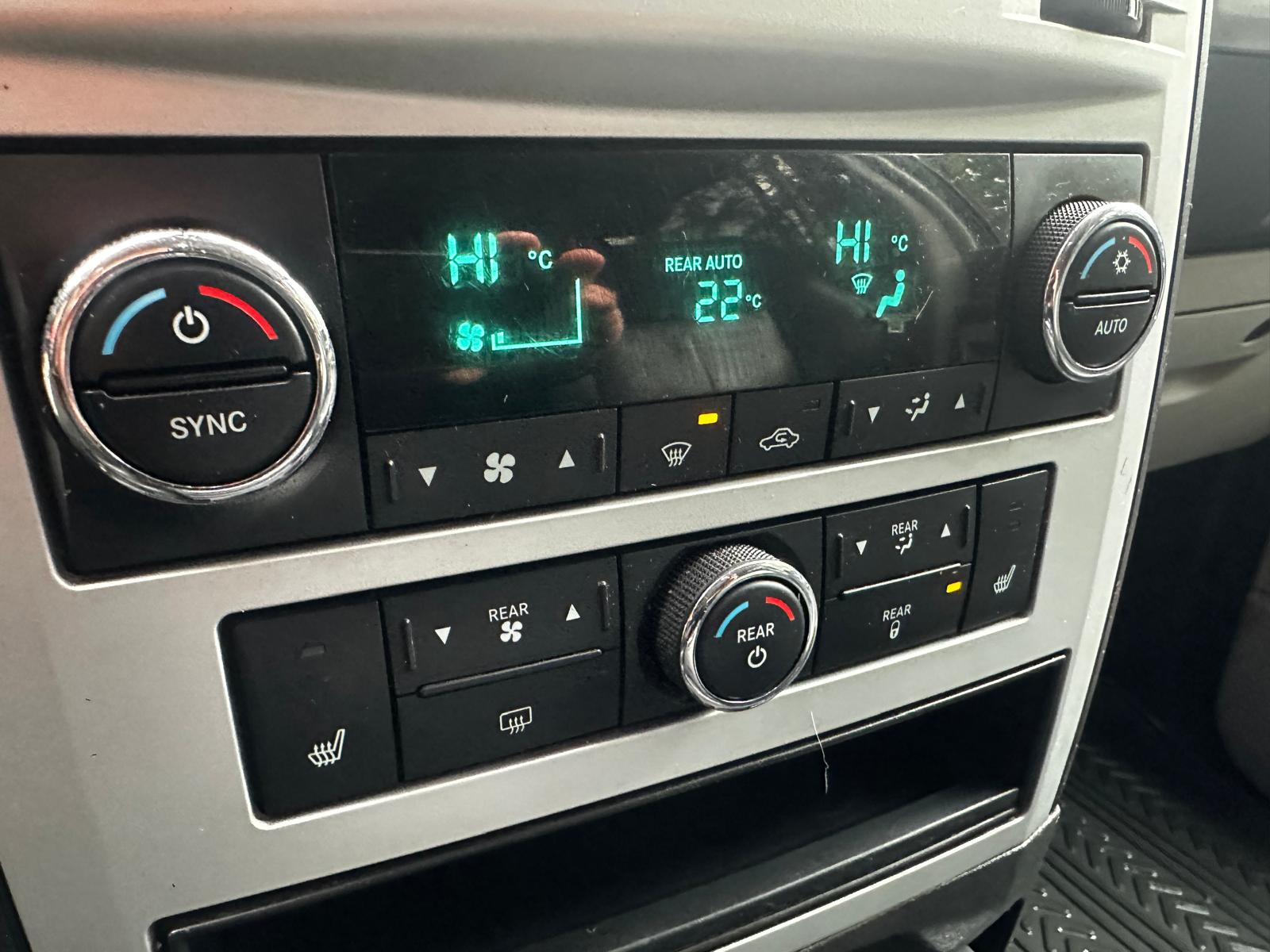 Chrysler Grand Voyager Limited Edition Stow N GO 7-vietas
