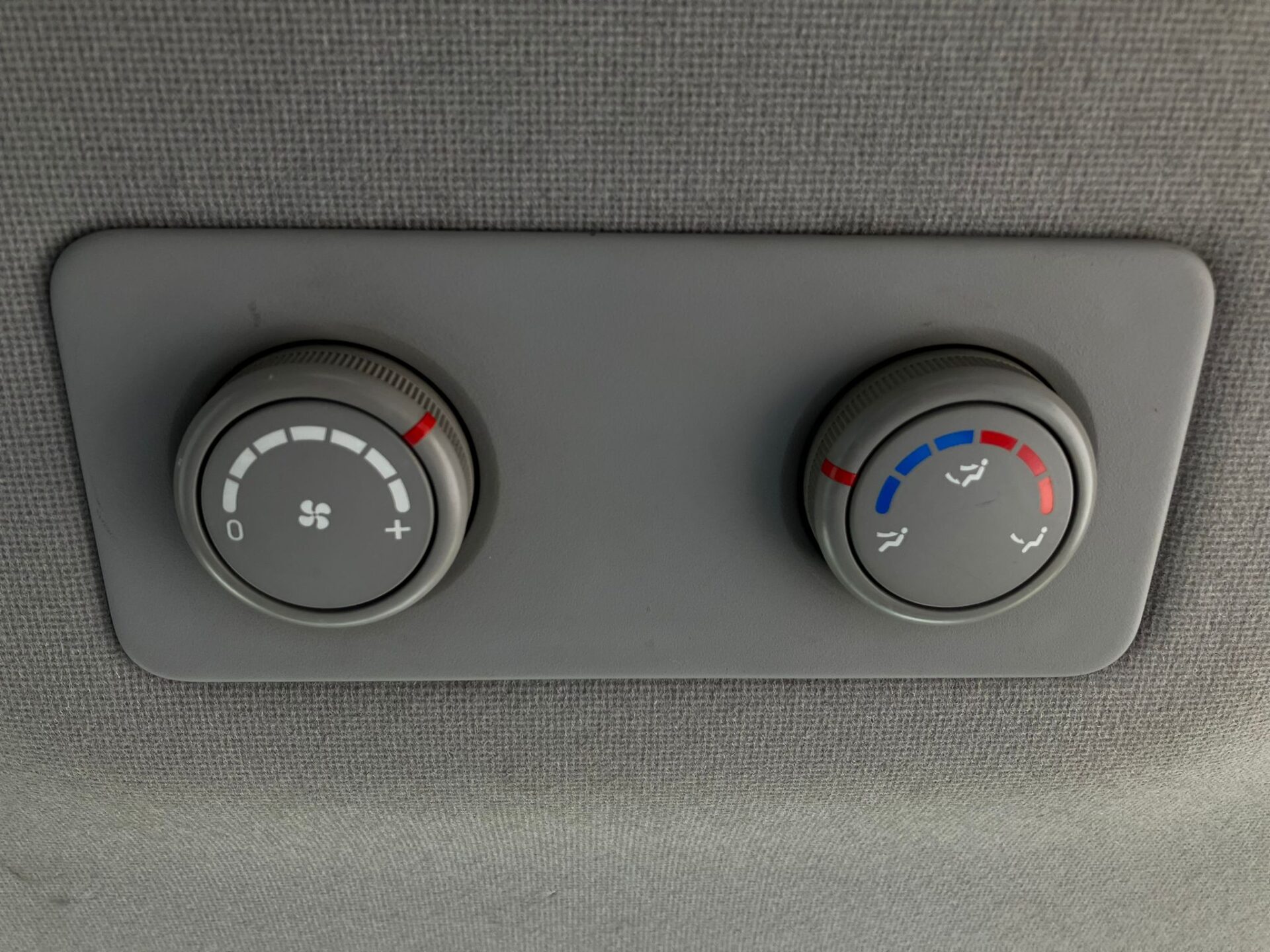 Hyundai H1 8-seats