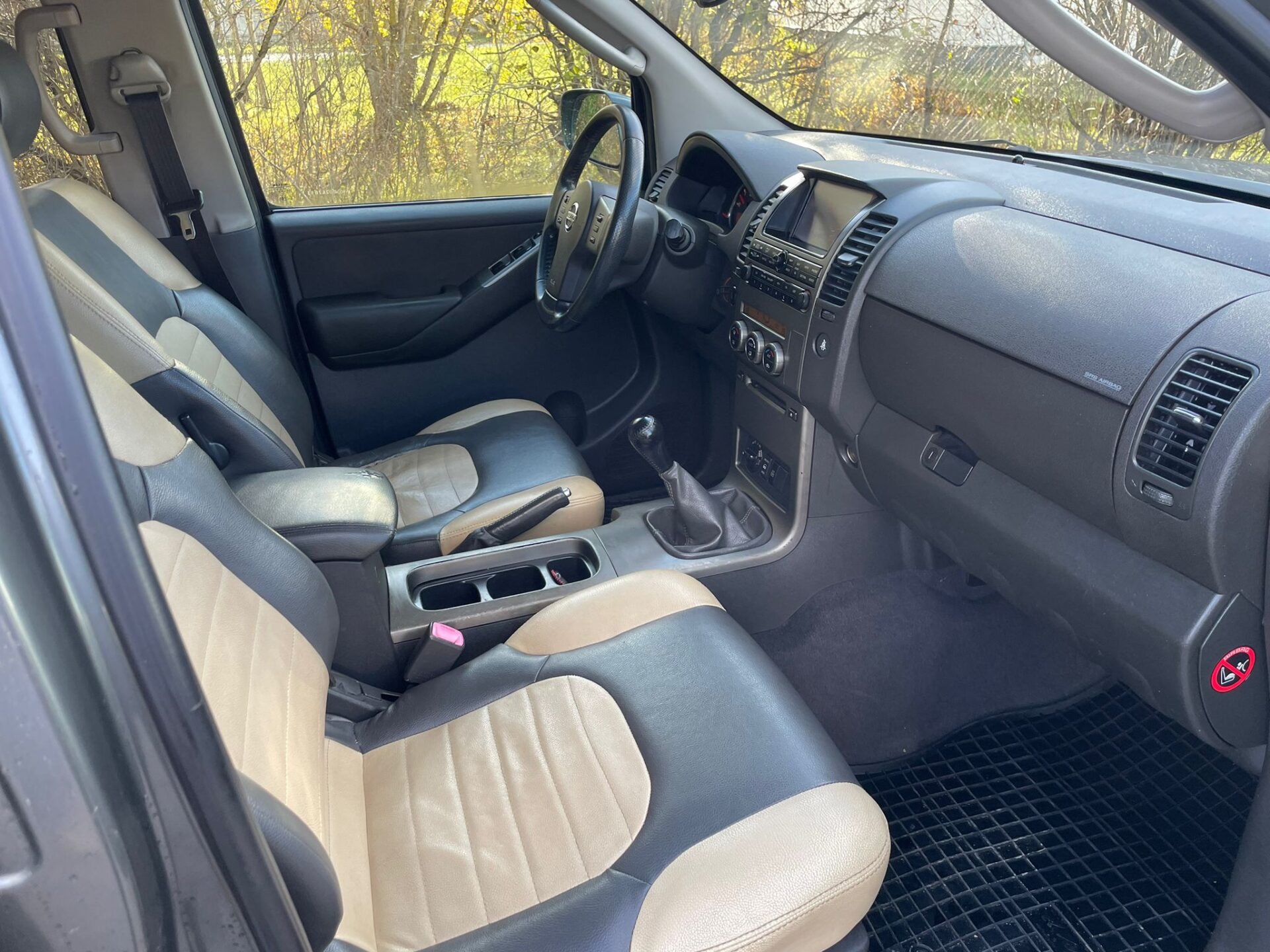 NISSAN PATHFINDER 4×4 7-vietas