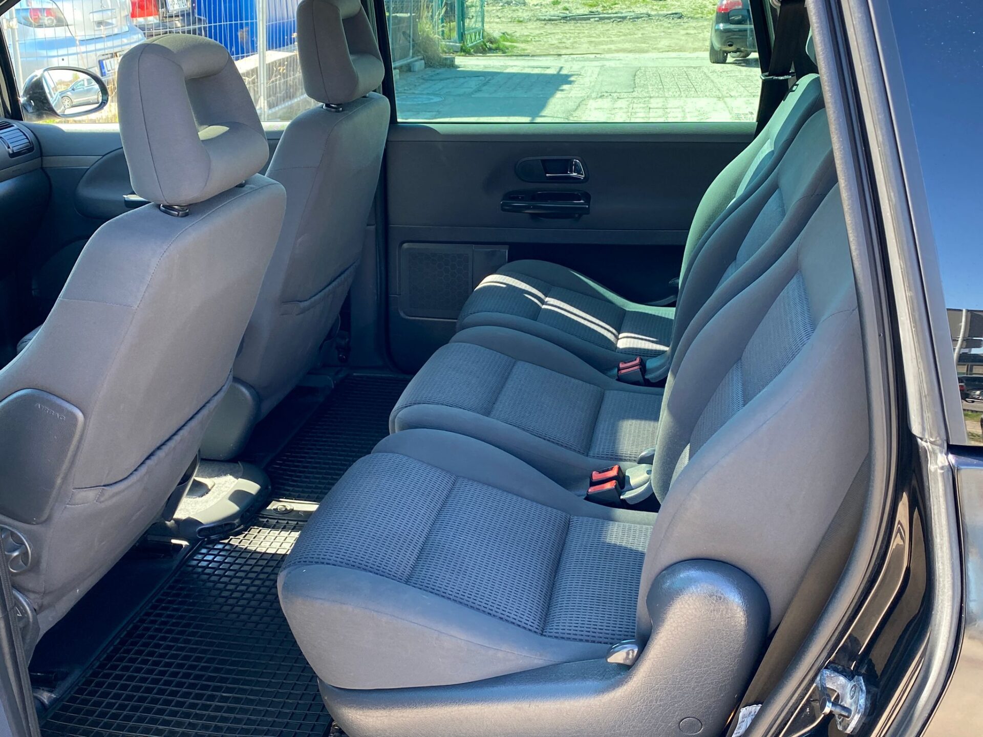 VW Sharan 7-Vietas