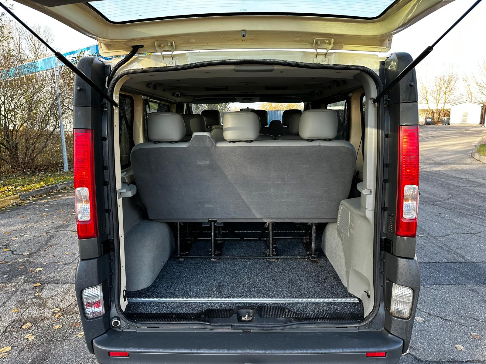 OPEL VIVARO 9-VIETAS