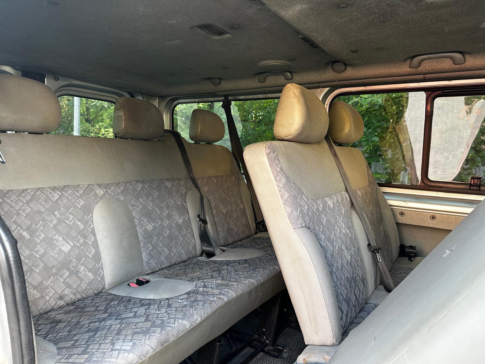 OPEL VIVARO 8-VIETAS