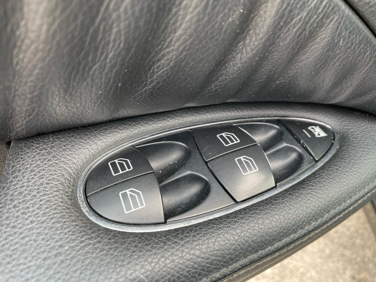 Mercedes Benz E320 AVANTGARDE