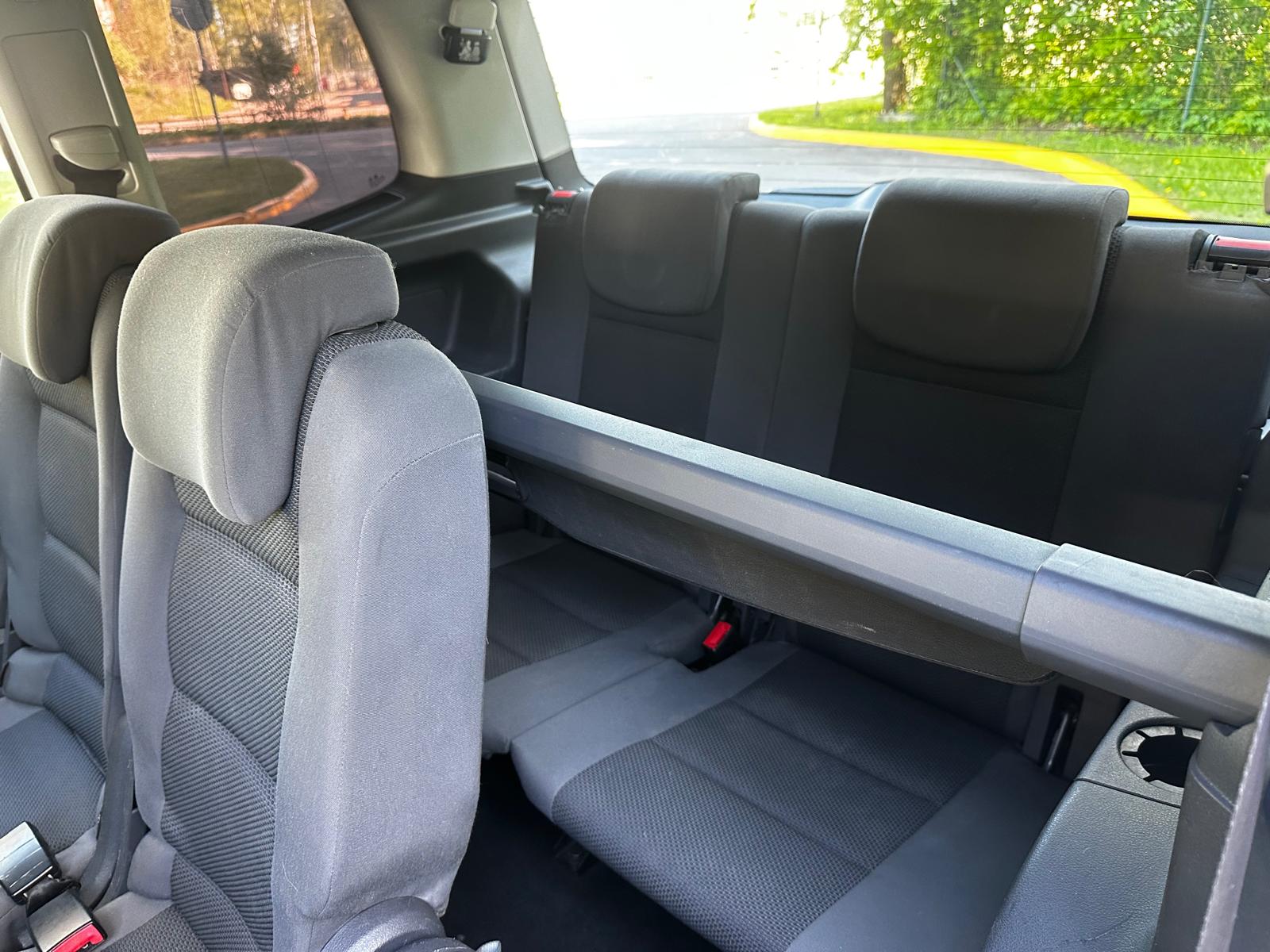 VW Touran 7-Vietīgs