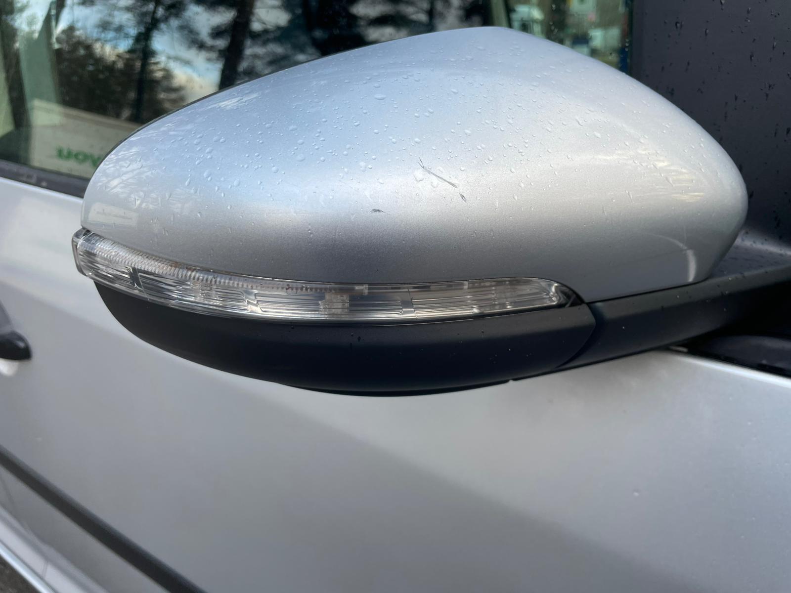 VW Touran 7-Vietīgs