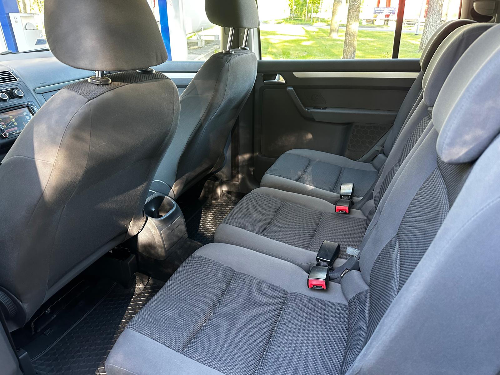 VW Touran 7-Vietīgs