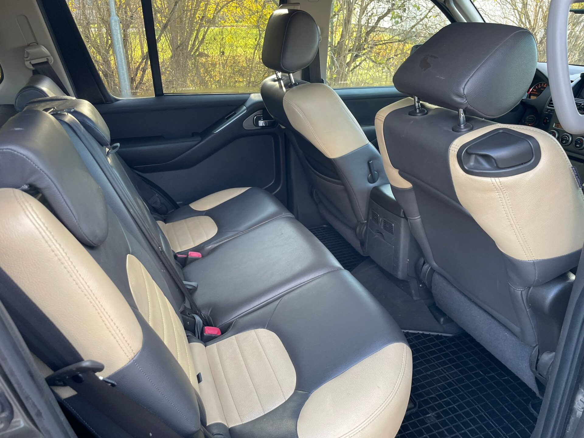 NISSAN PATHFINDER 4×4 7-vietas
