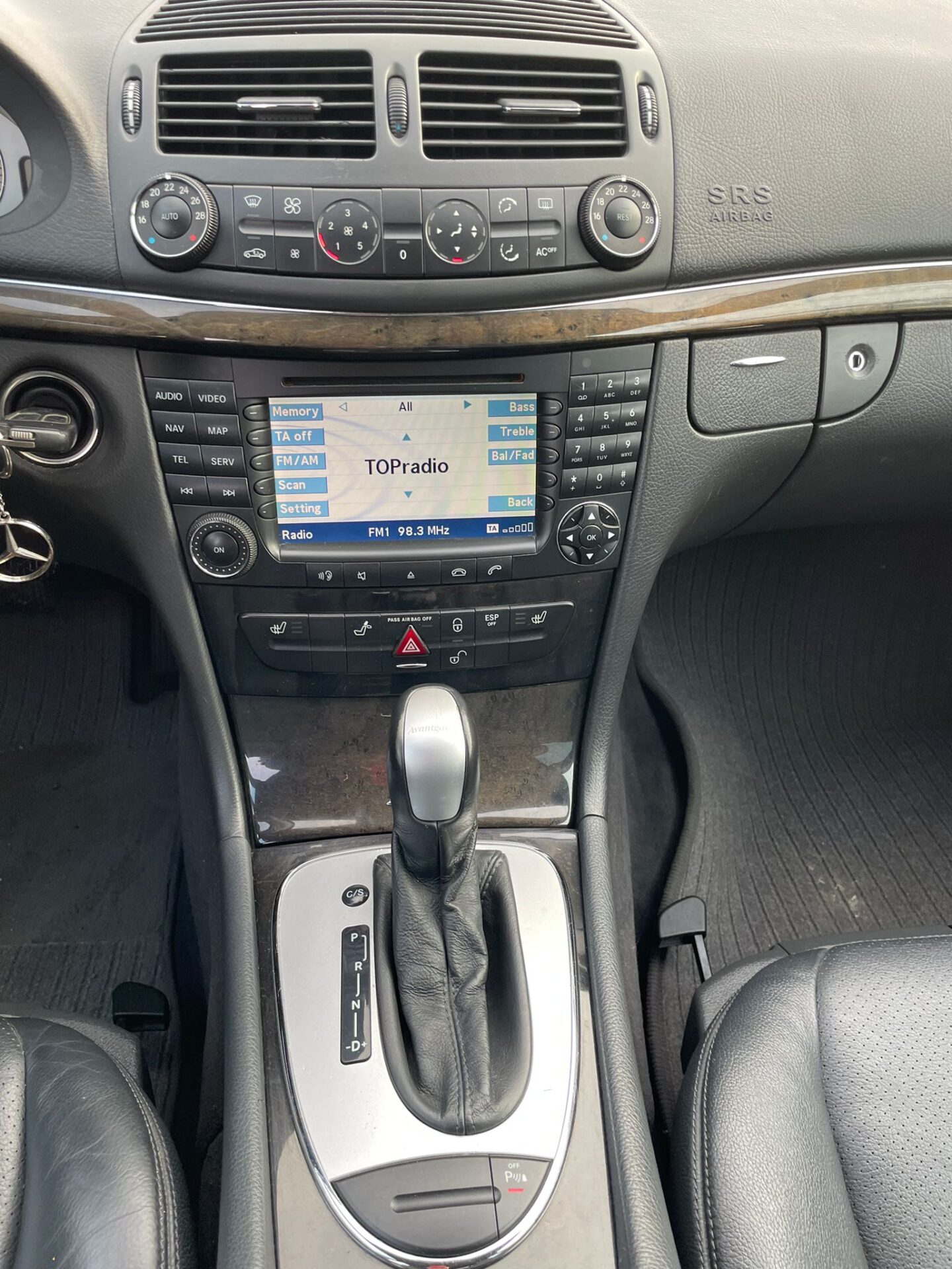 MERCEDES BENZ E240 AVANTGARDE