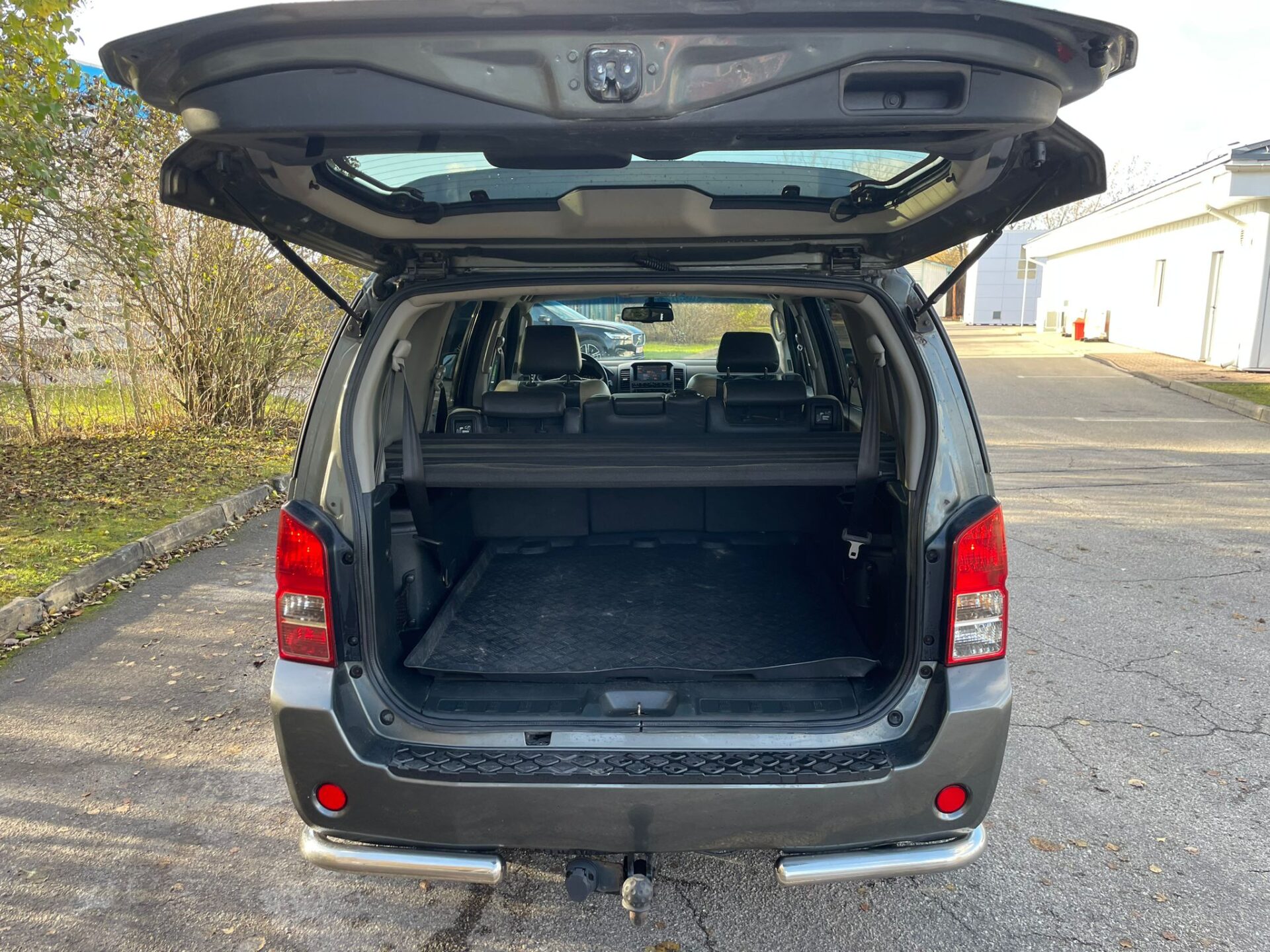 NISSAN PATHFINDER 4×4 7-vietas