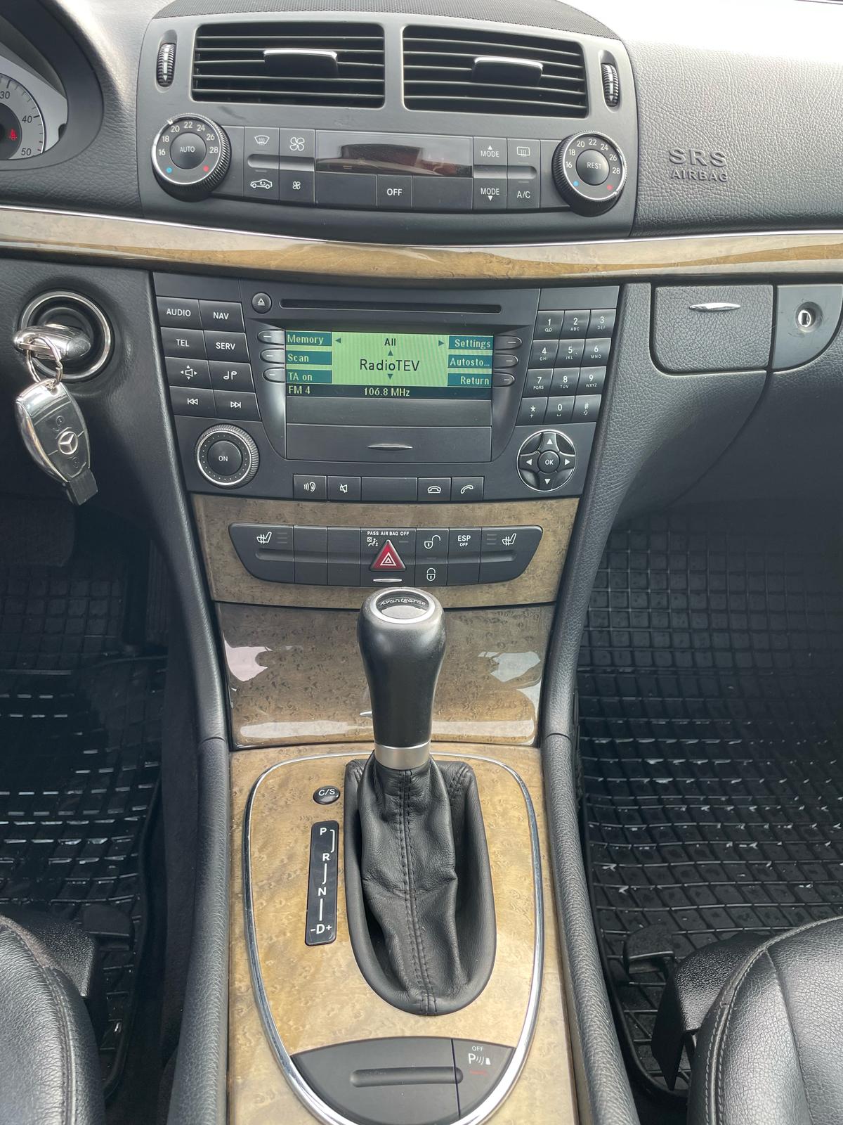 Mercedes Benz E320 AVANTGARDE