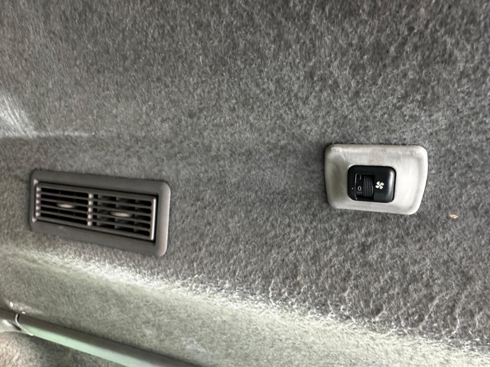 OPEL VIVARO 8-VIETAS