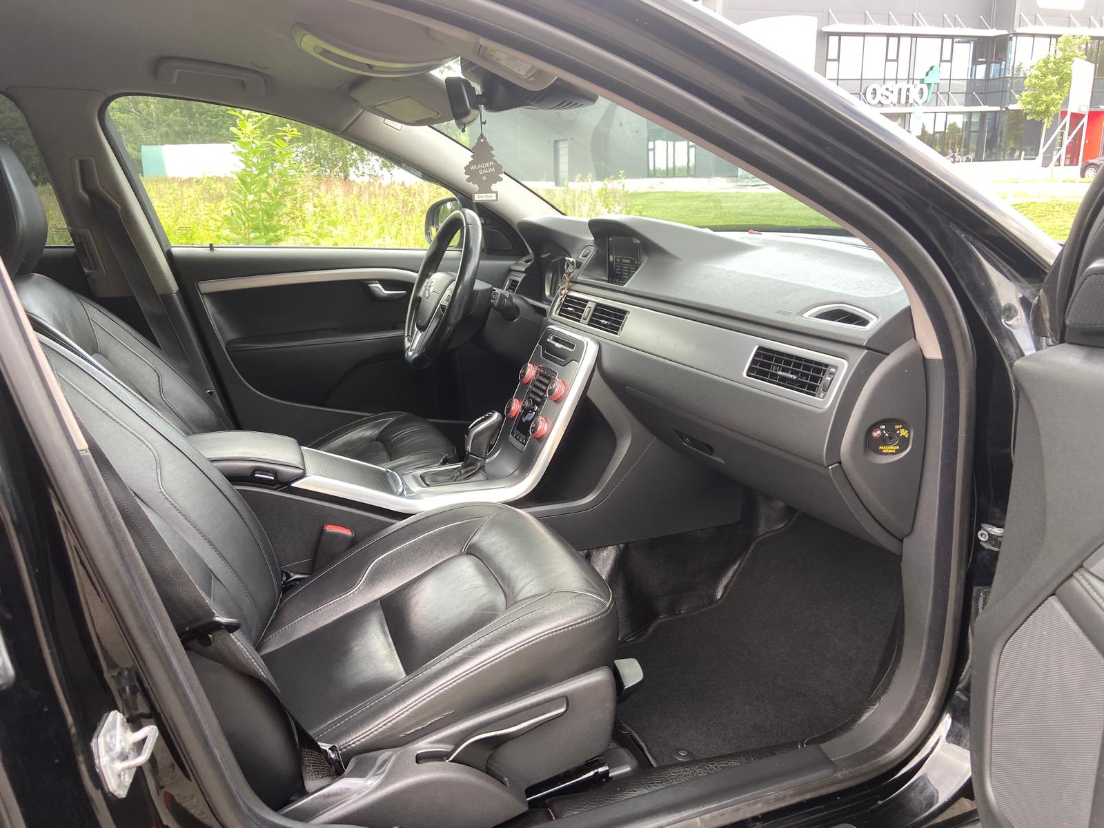 Volvo V70 Summum D4