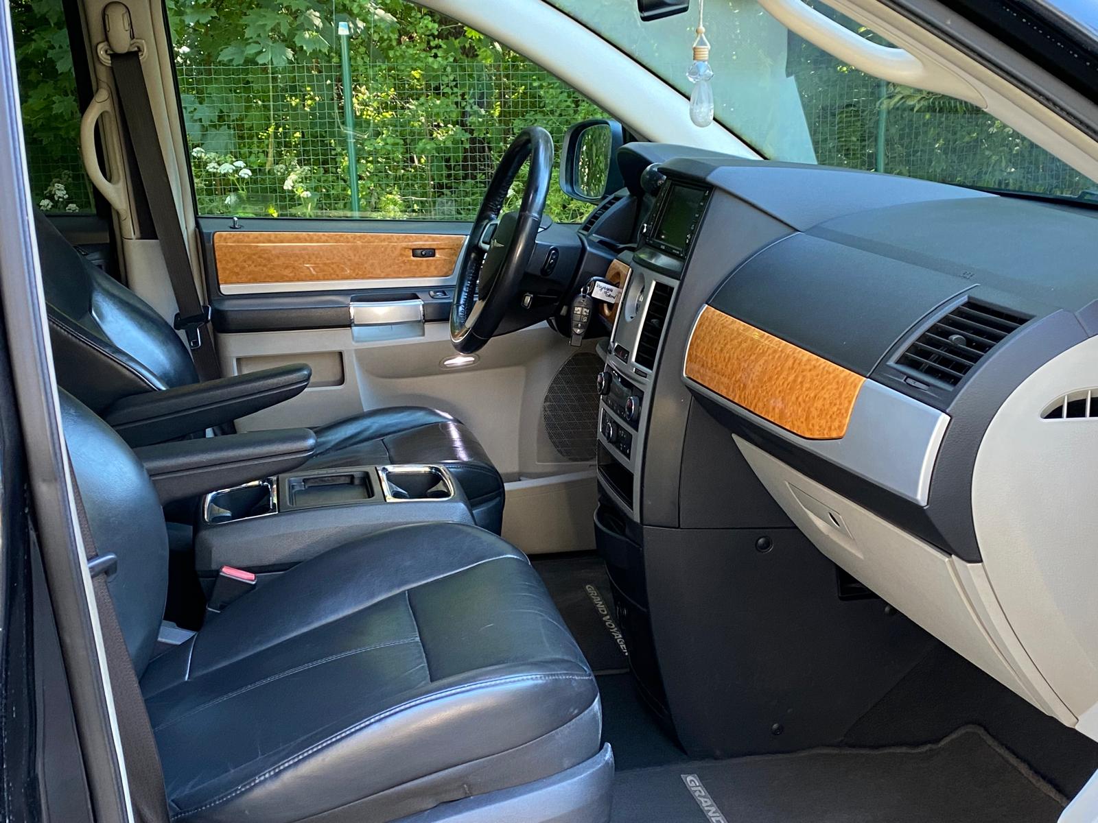 Chrysler Grand Voyager Stow&go limited edition 7-мест
