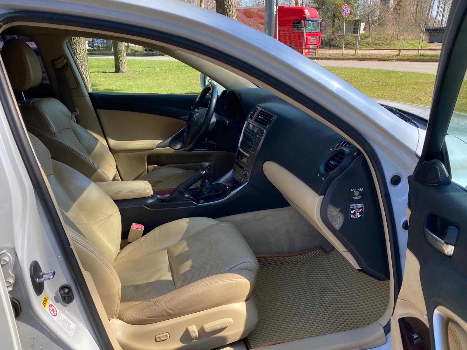 LEXUS IS 220