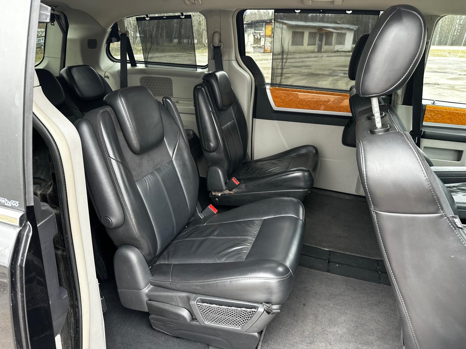 Chrysler Grand Voyager Stow&go limited edition 7-vietas