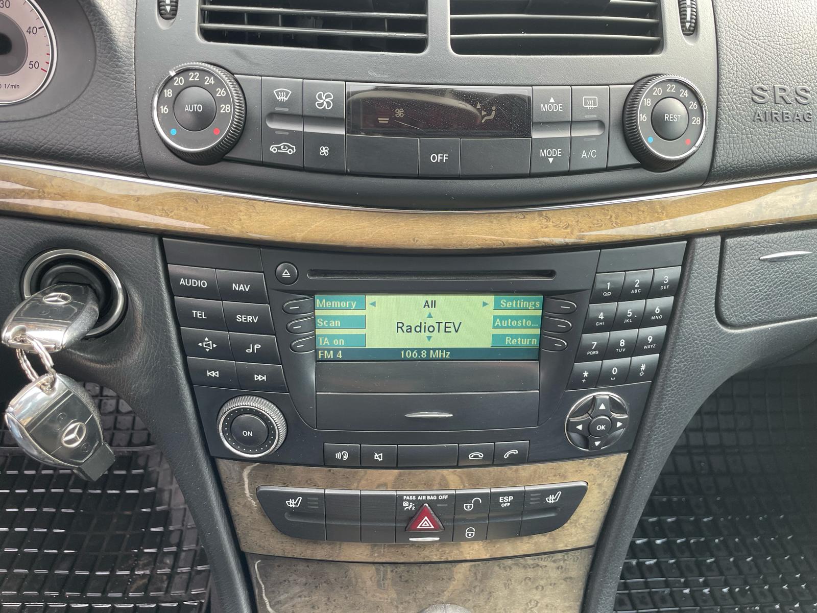 Mercedes Benz E320 AVANTGARDE