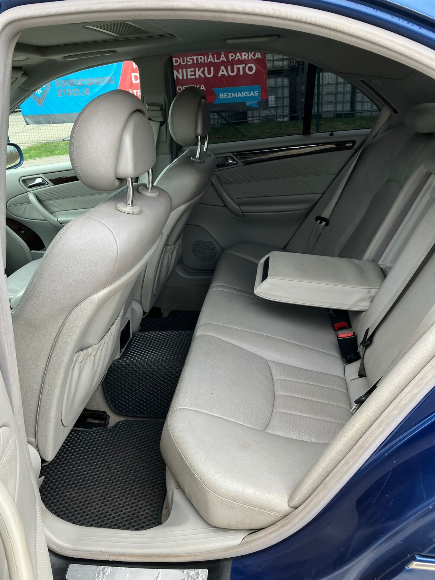 Mercedes C240