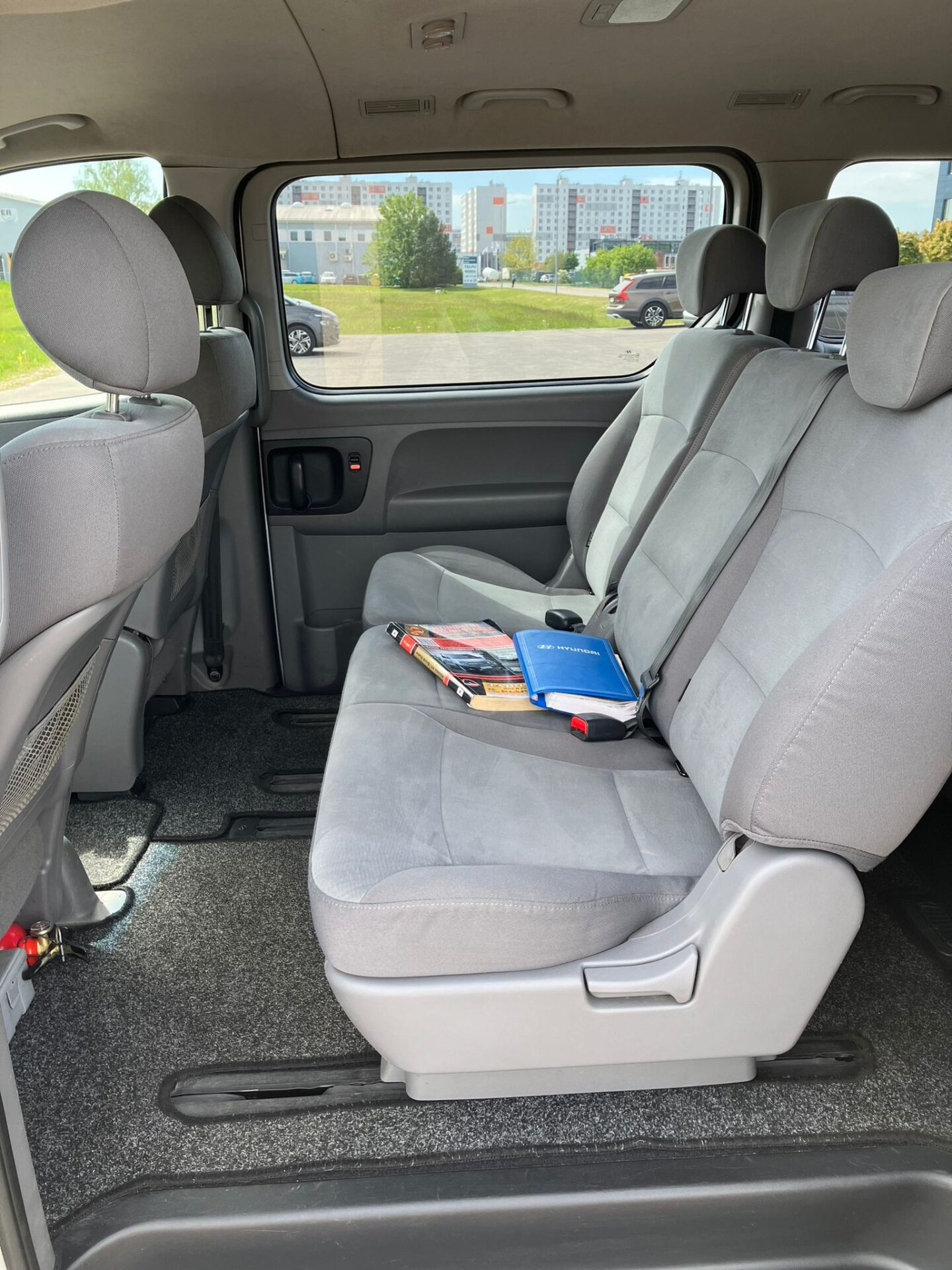 Hyundai H1 8-seats