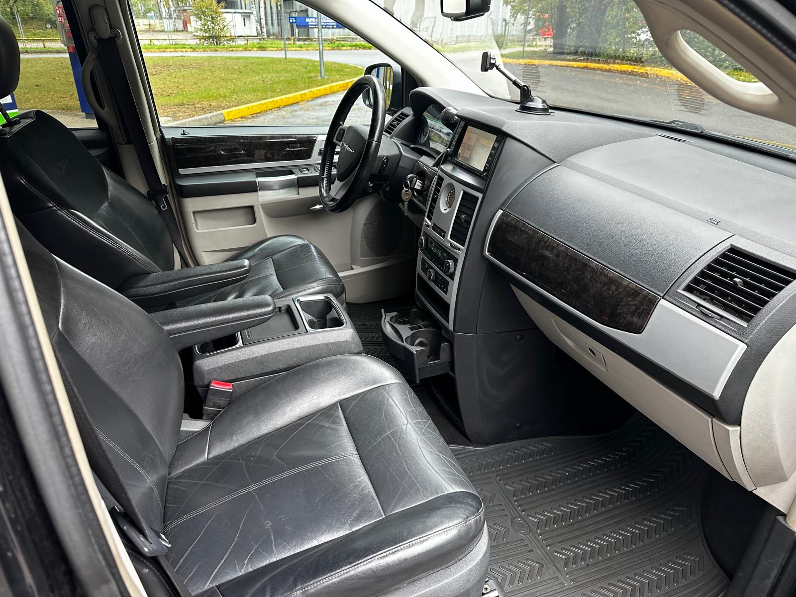 Chrysler Grand Voyager Limited Edition Stow N GO 7-vietas