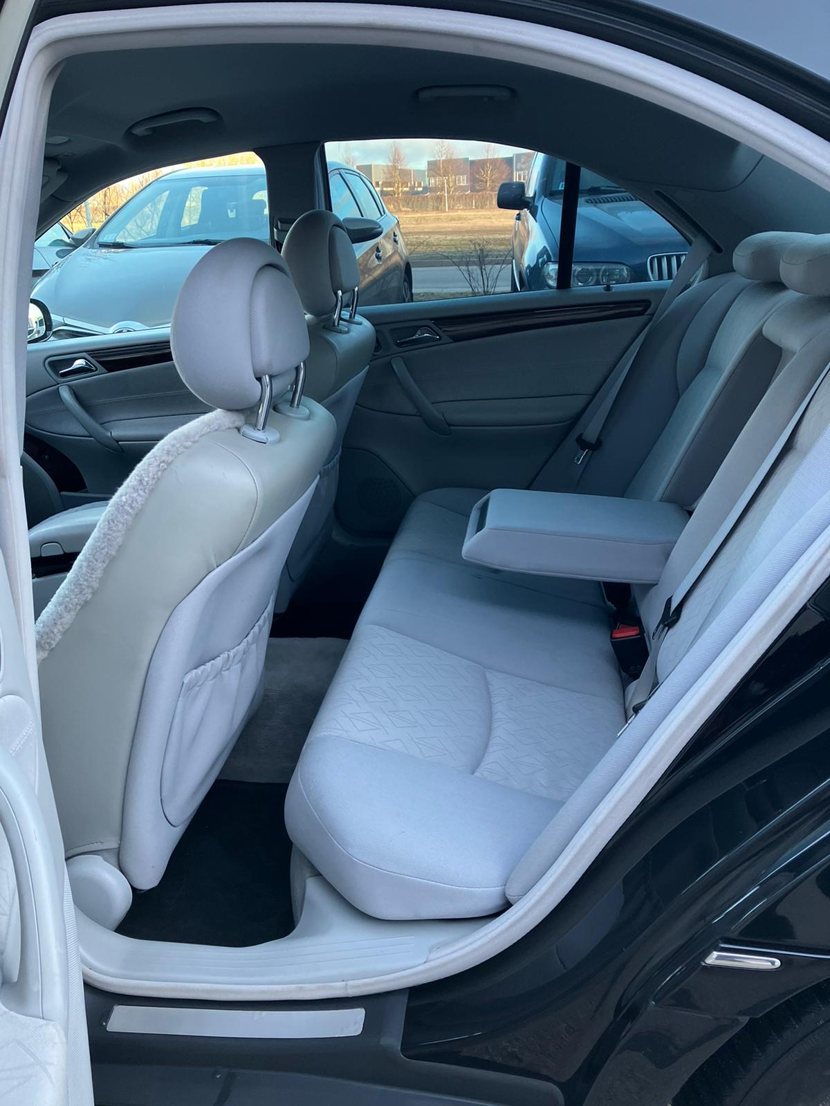 Mercedes Benz C220